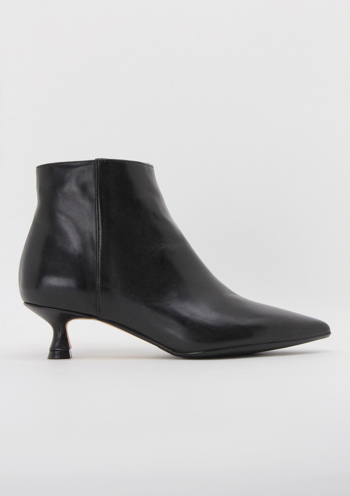 8017 Stivaletto con Tacco Rocchetto in Nappa Nera - Anna F.