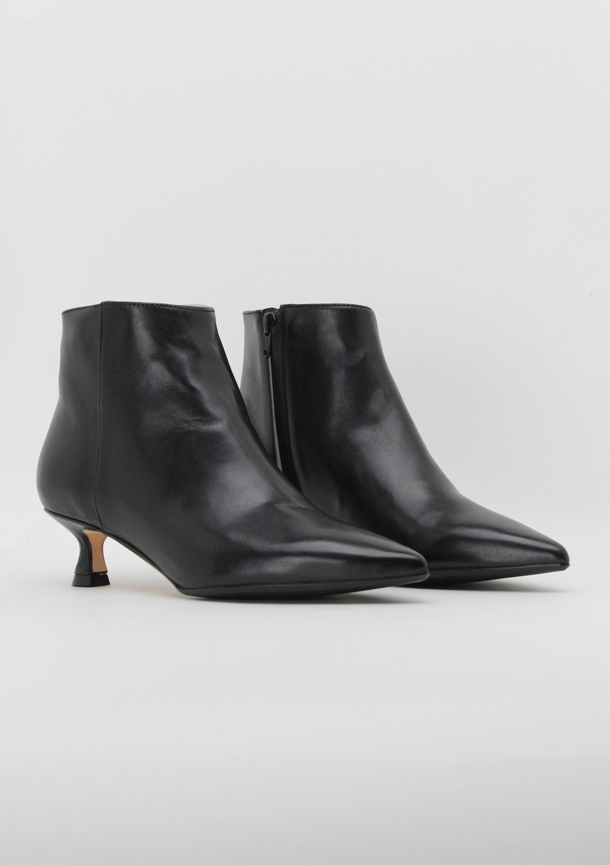8017 Stivaletto con Tacco Rocchetto in Nappa Nera - Anna F.