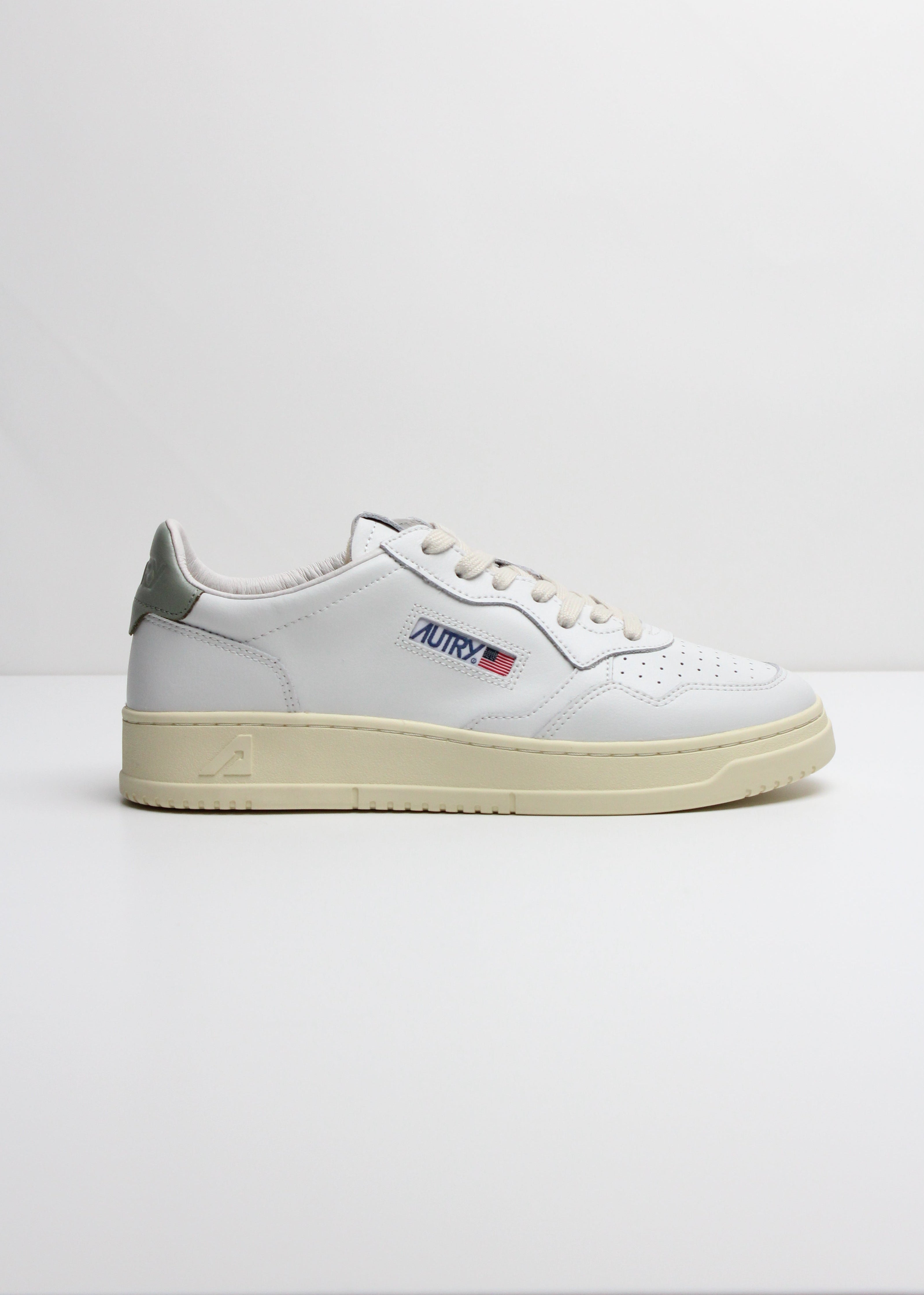SS26-AULM-LL11 SNEAKERS MEDALIST LEATHER/LEATHER WHITE/SEA GRASS