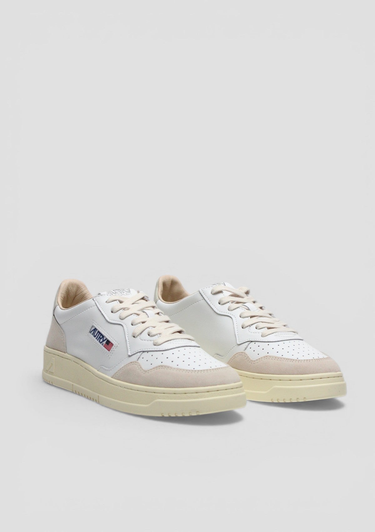 SS26-AULM-LS14 SNEAKERS MEDALIST LEATHER/SUEDE WHITE/PELICAN