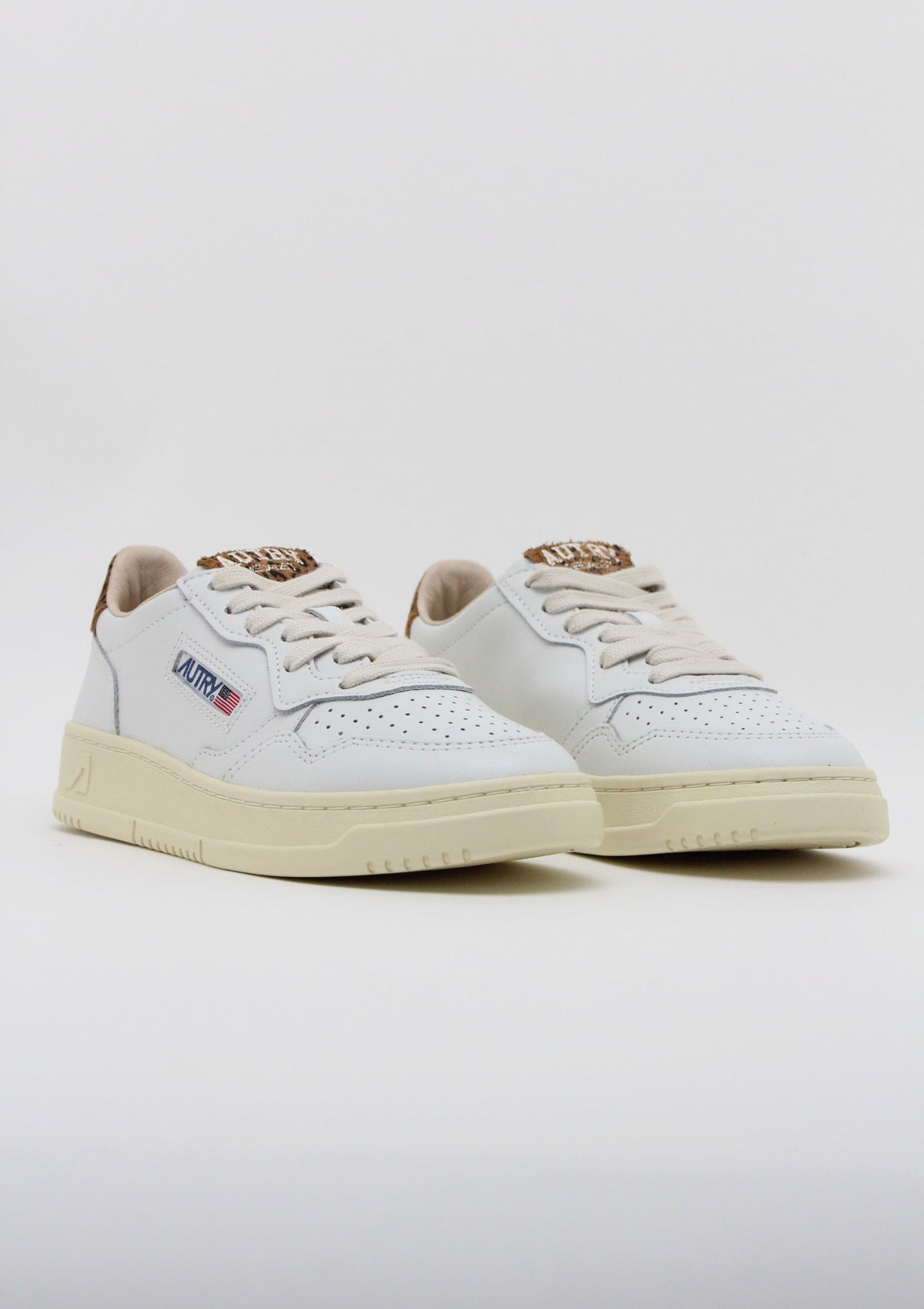 AULW HJ02 SNEAKERS DONNA AUTRY MEDALIST LOW- BIANCO / DETTAGLIO LEOPARDATO / CREMA