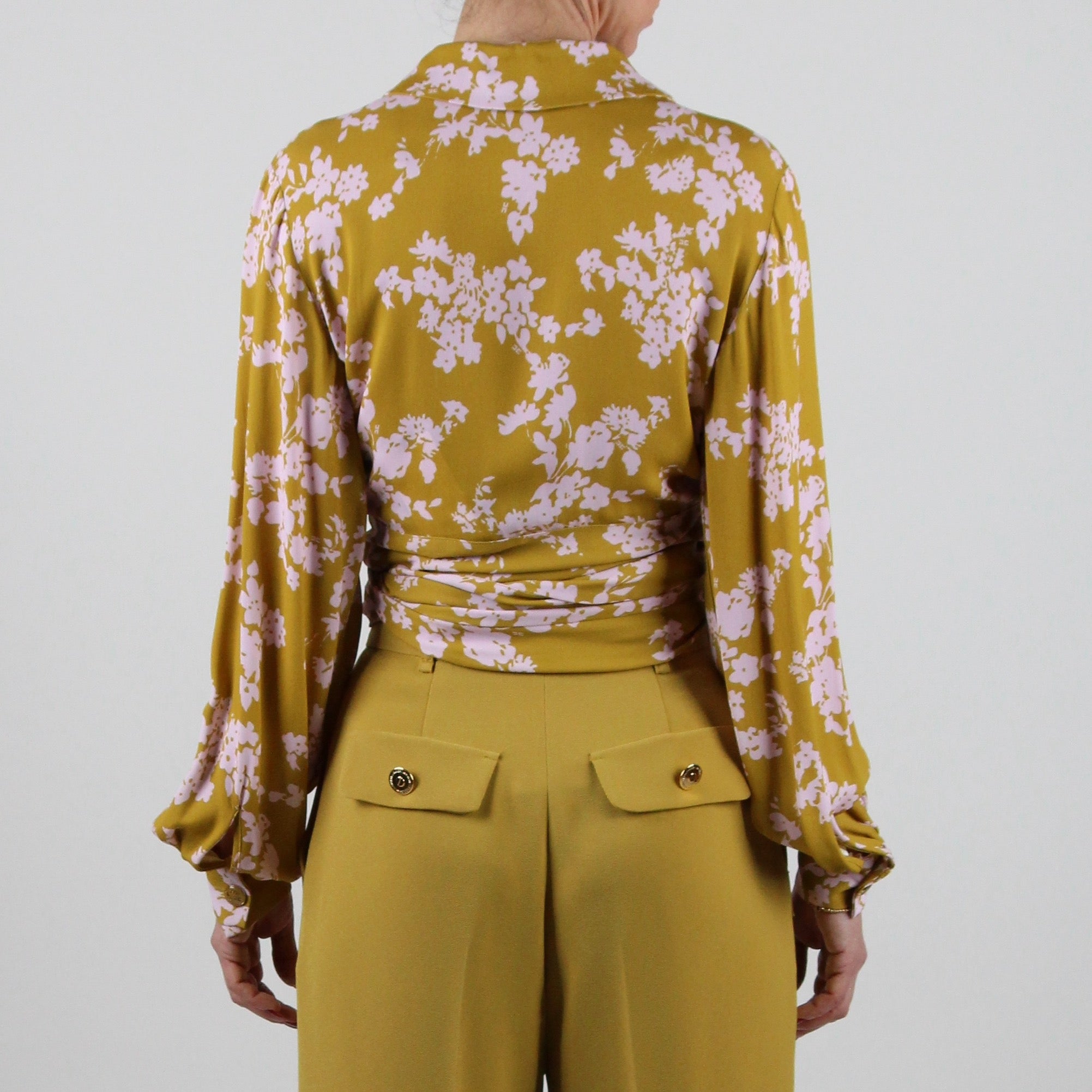 CA11051E2 CAMICIA IN GEORGETTE CON FUSCIACCA COL. CURRY/QUARZO