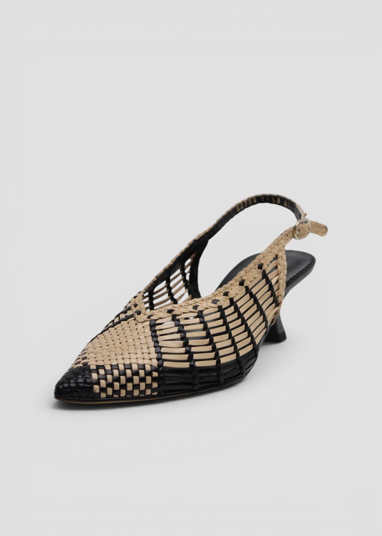 11953 SLINGBACK CAROL IN PELLE INTRECCIATA BICOLOR BEIGE E NERO.
