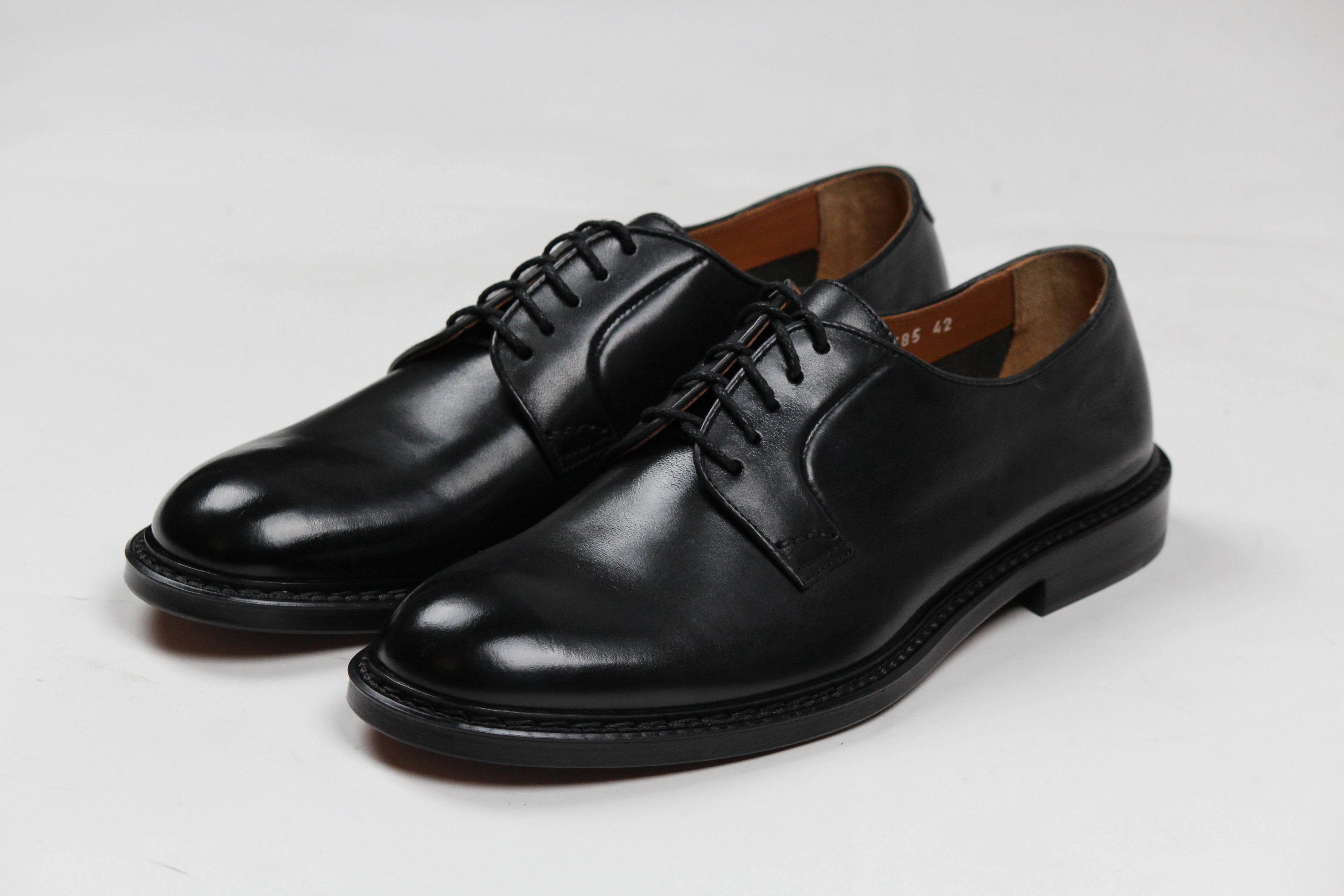 DU1385PHOEUY188NN00. DERBY TRIUMPH IN PELLE NERA