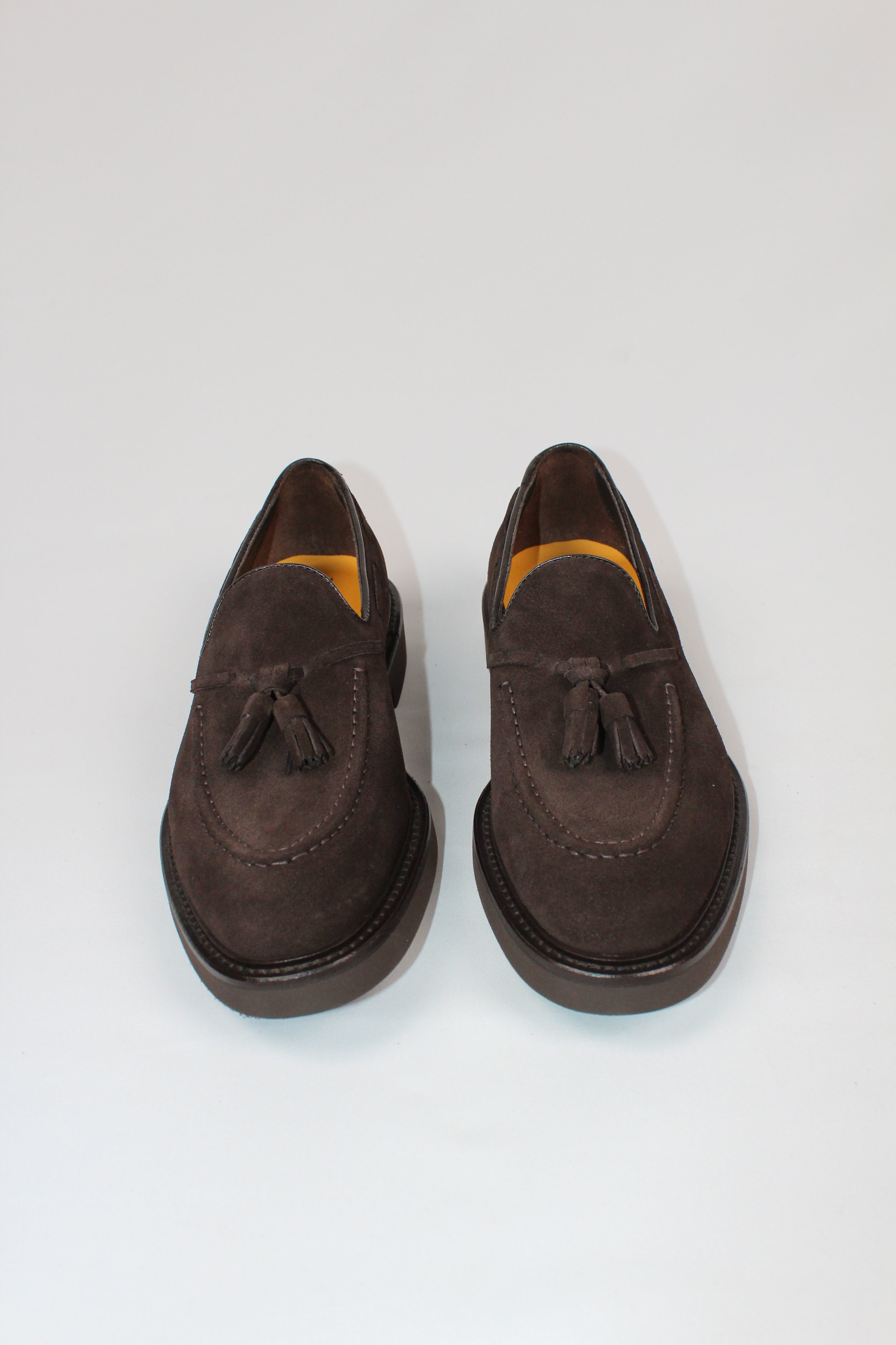 AI/SS25-DU3339VEROUF009TM23. MOCASSINO CON NAPPINE IN SUEDE MARRONE "TERRE"