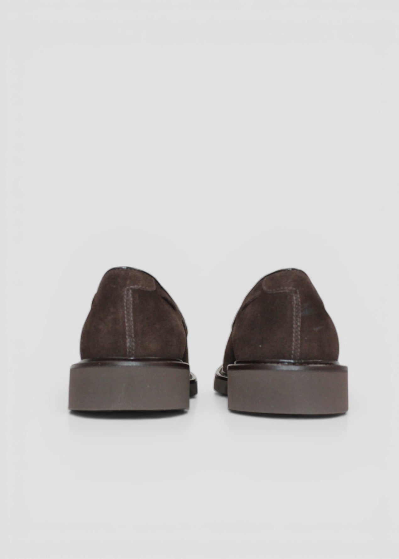 FW25-DU3339VEROUF009TM23. MOCASSINO CON NAPPINE IN SUEDE MARRONE "TERRE"