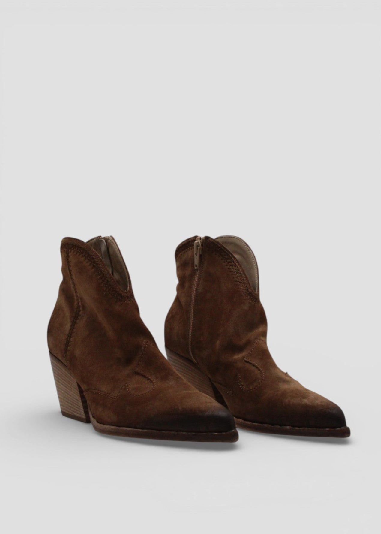 SS26-E4735 Texano Basso alla Caviglia in Suede Cammello