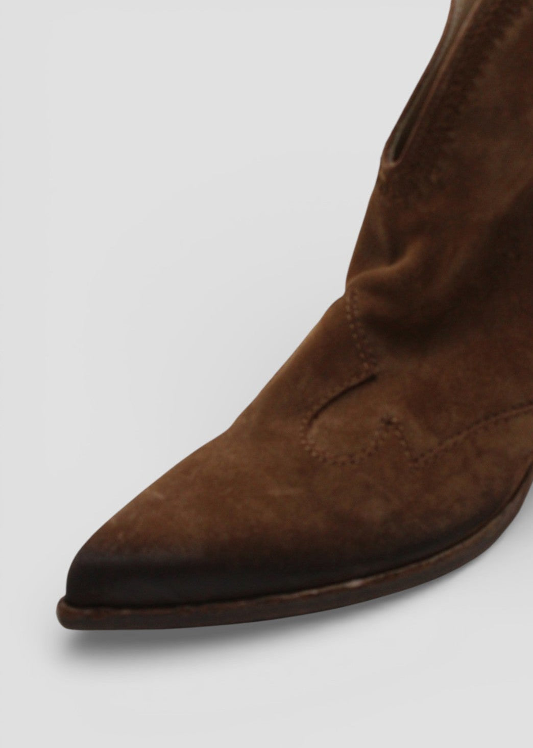 SS26-E4735 Texano Basso alla Caviglia in Suede Cammello