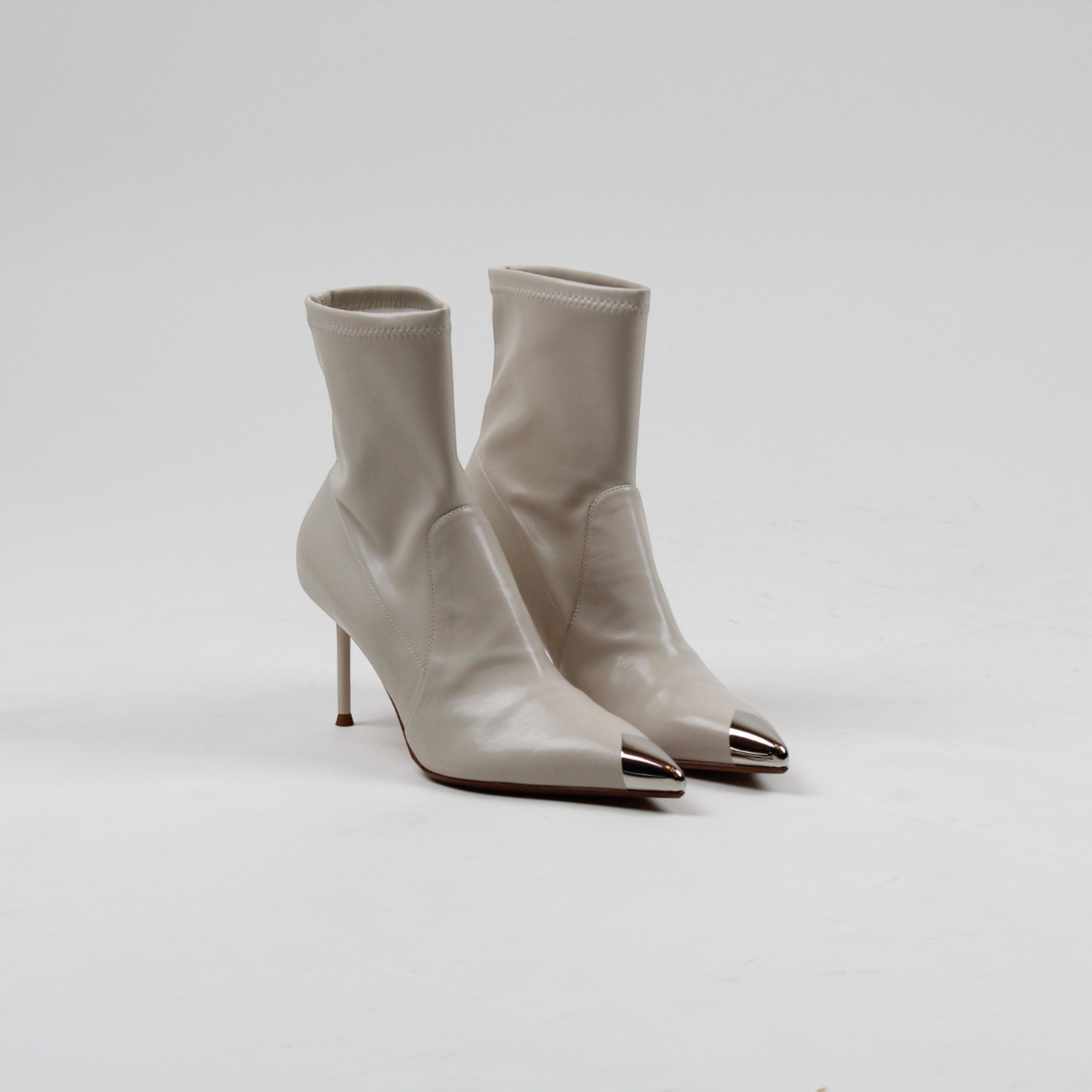 TRONCHETTO GALLIA5-PU ARLY GESSO.ELAST.CON ACCESSORIO SULLA PUNTA IN ACCIAIO