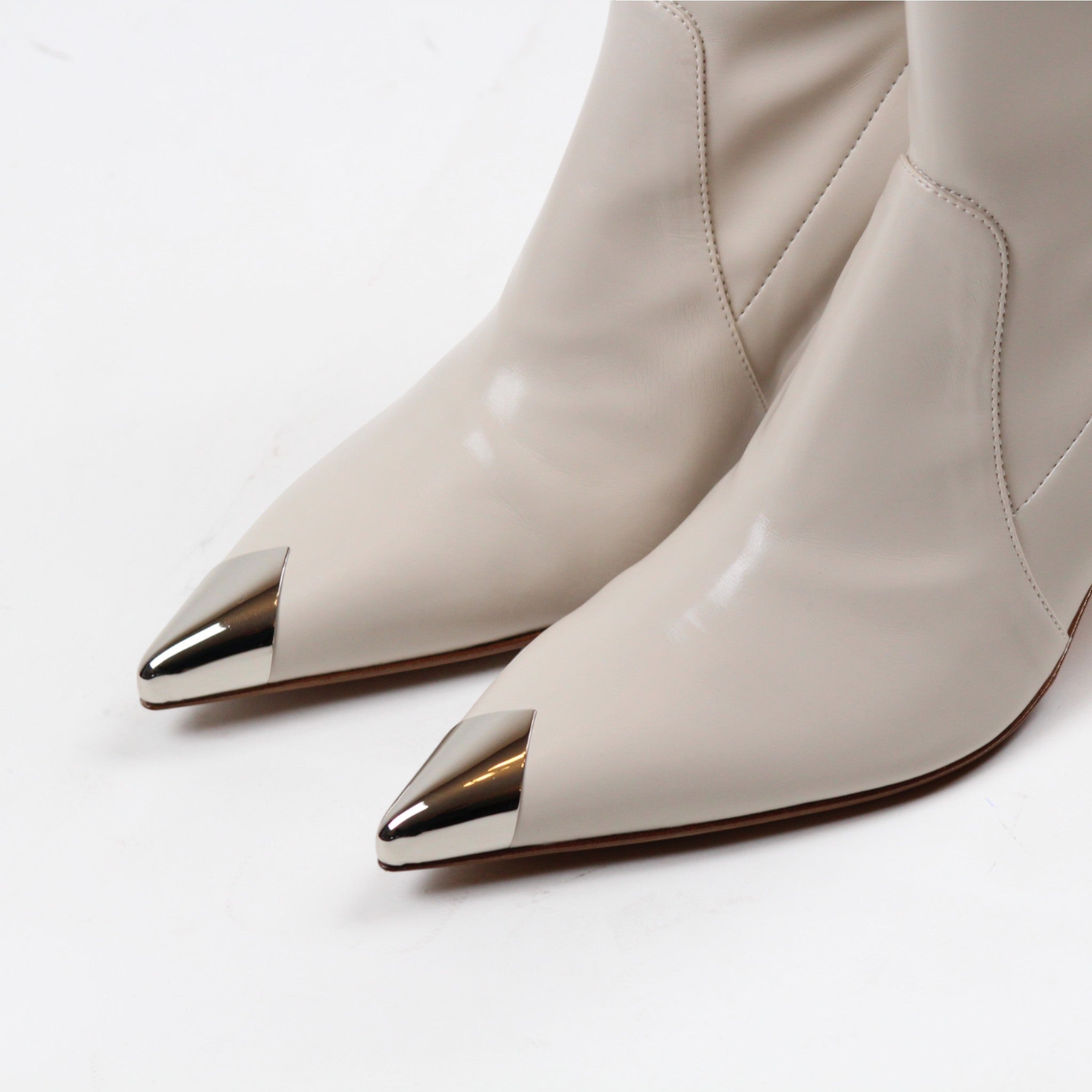 TRONCHETTO GALLIA5-PU ARLY GESSO.ELAST.CON ACCESSORIO SULLA PUNTA IN ACCIAIO