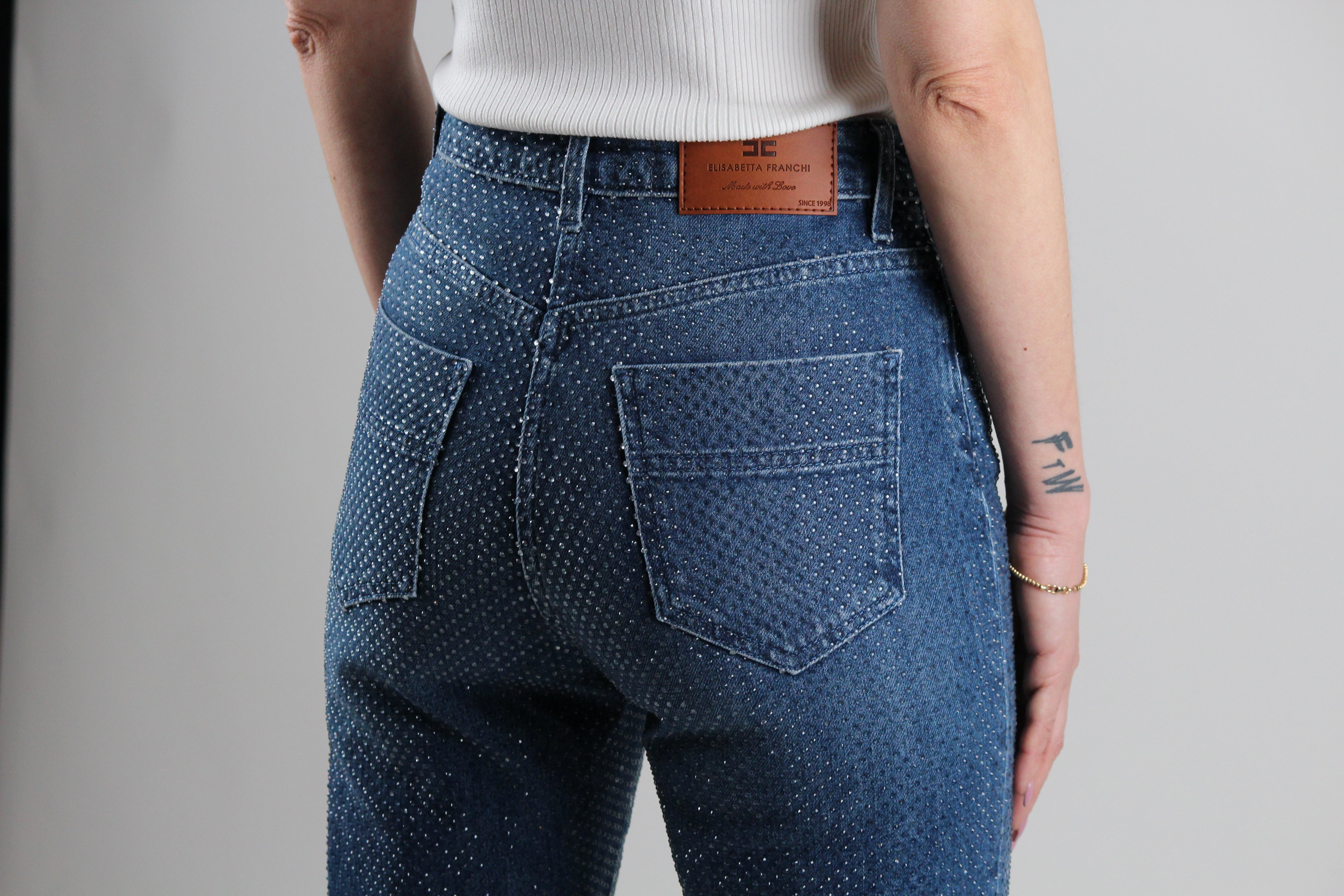 PJ89N51E2 PANTALONI IN DENIM DI COTONE CON STRASS COLORE BLUE DENIM