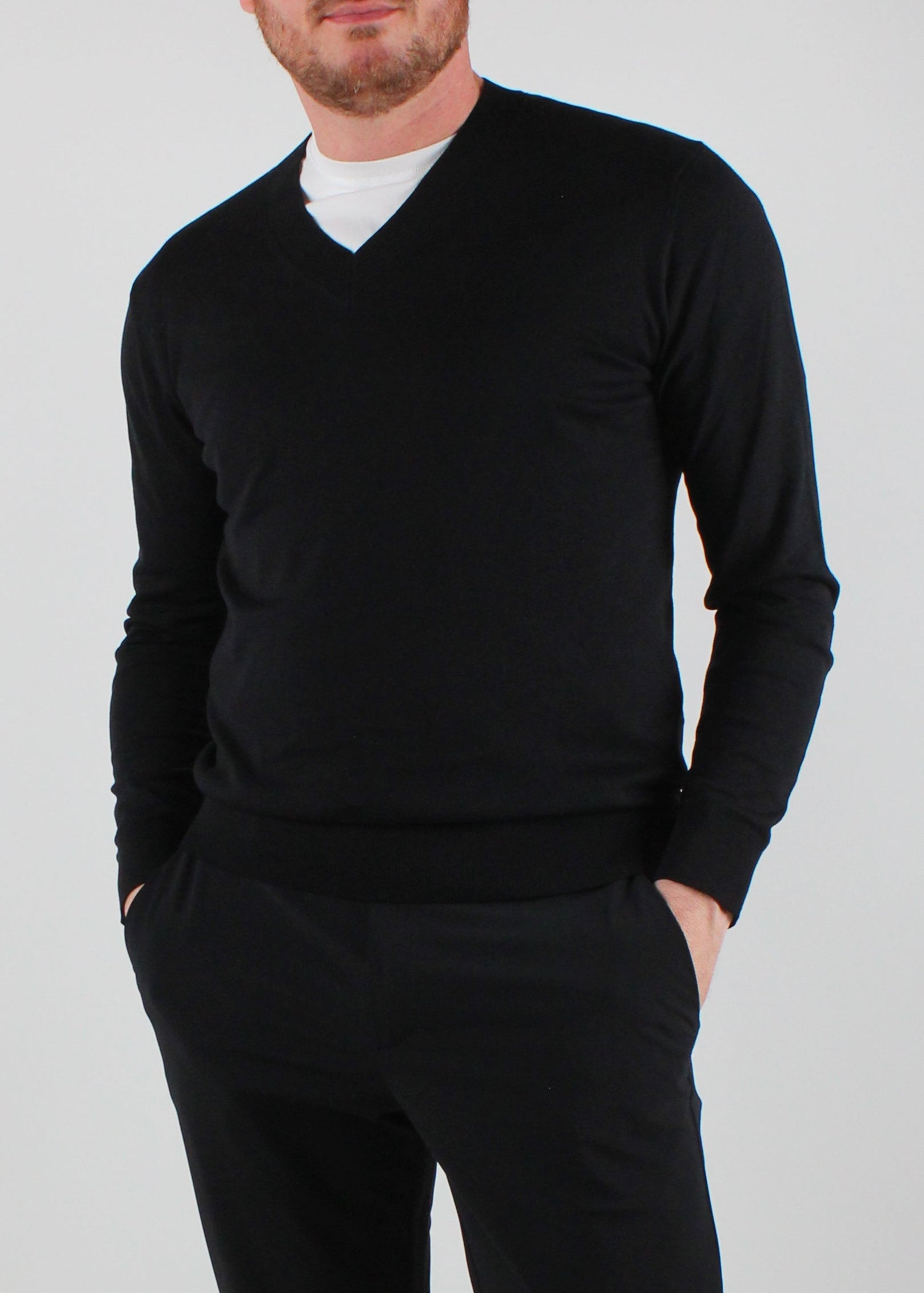 A005-F100-9000 MAGLIA SCOLLO A V IN SETA E COTONE COLOLRE NERO