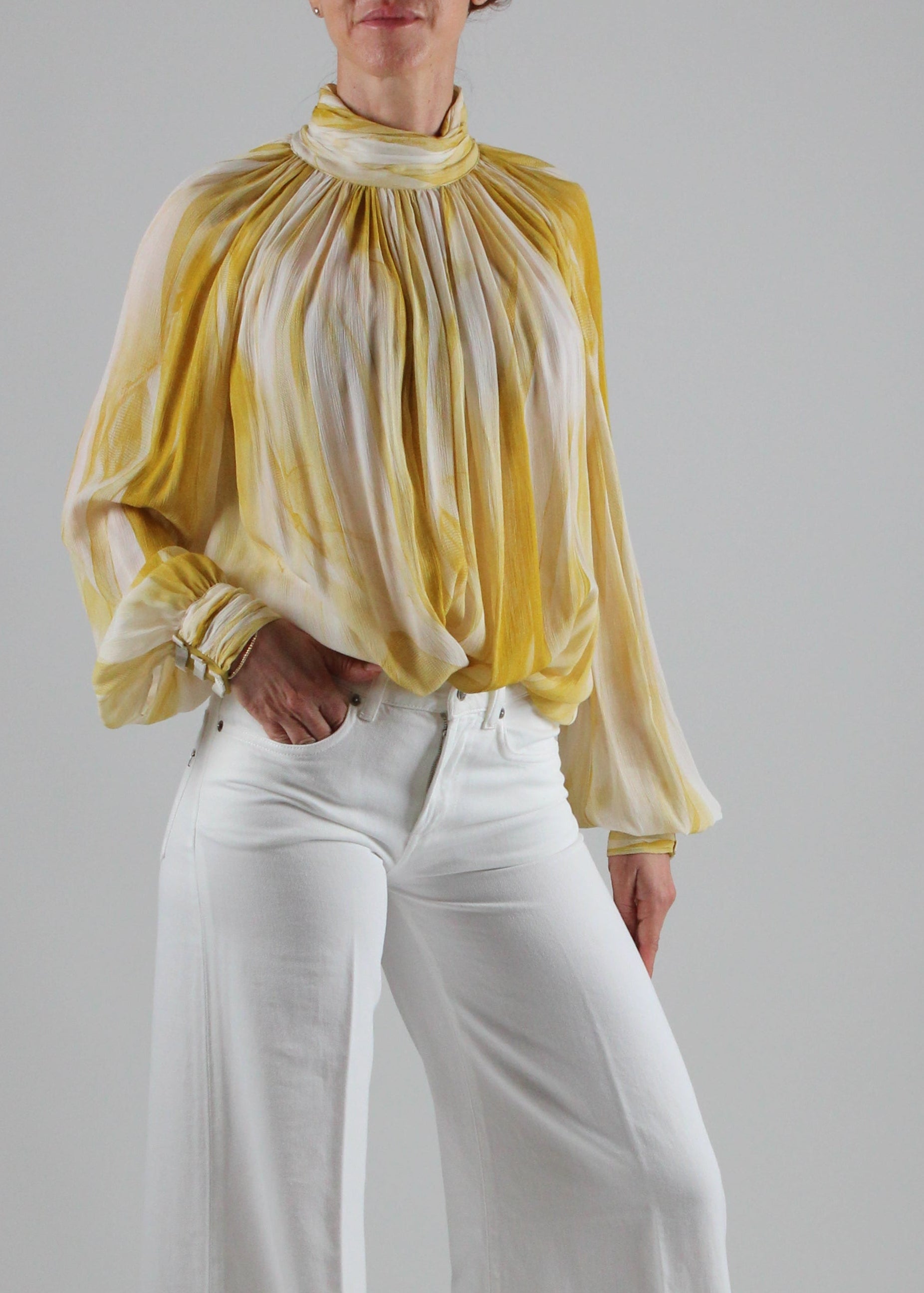 CA12052E2 BLUSA IN CRÊPONNE CON STAMPA TULLE E FIOCCHI COLORE. BURRO/CURRY