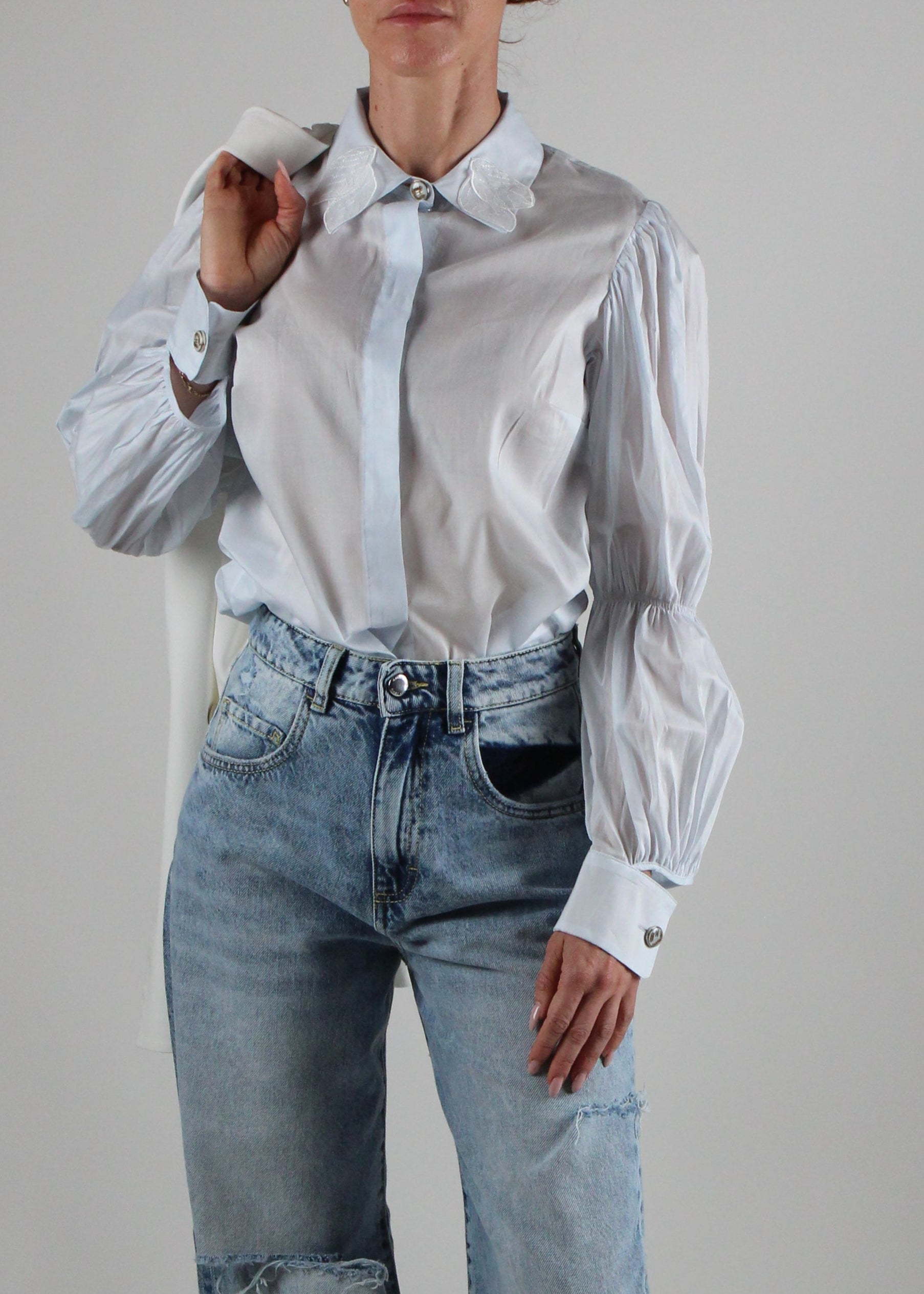 CA05751E2 CAMICIA IN MUSSOLA CON MANICHE A BALZA COLORE. SKI BLU