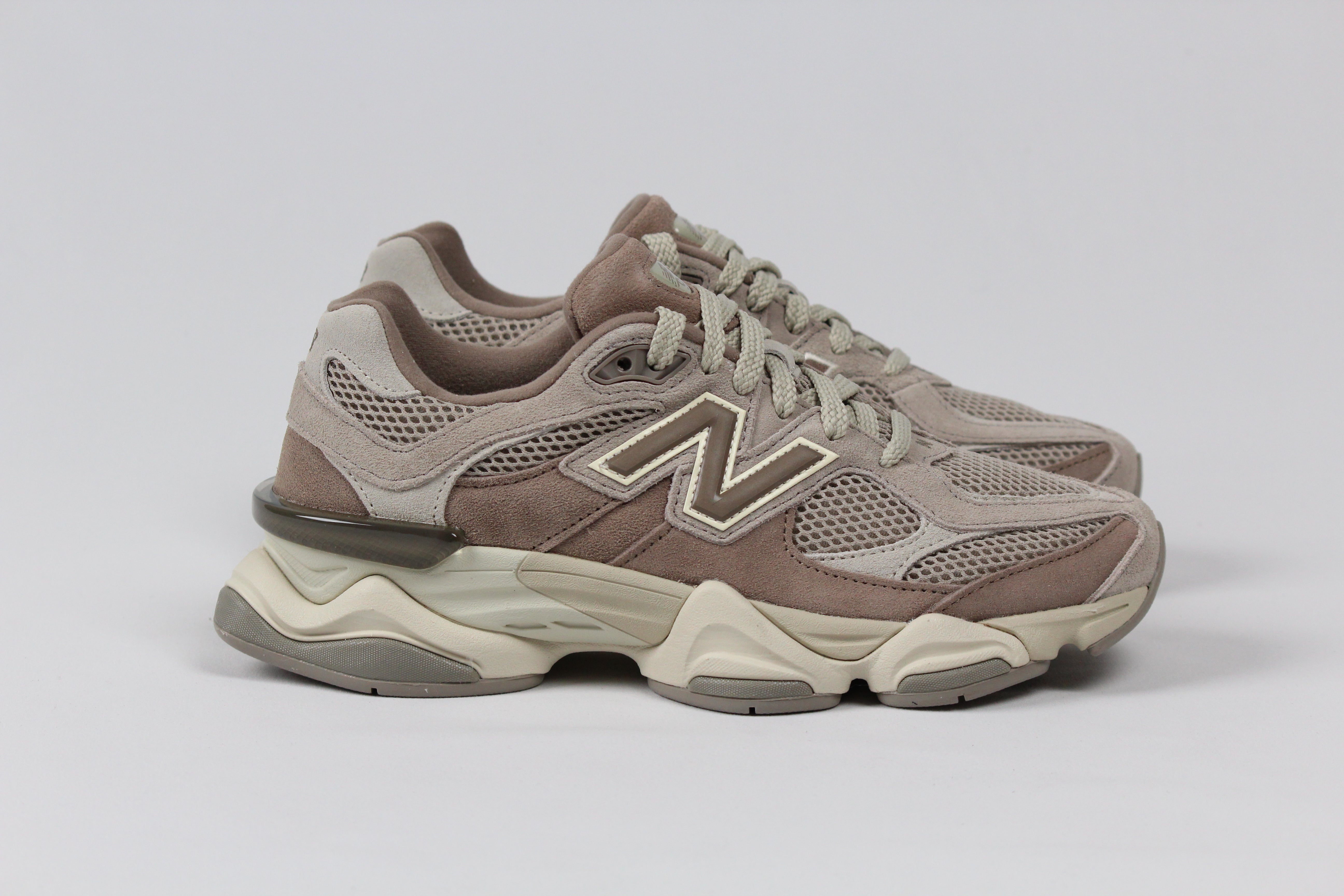 AI/SS25-U9060ERC SNEAKERS SUEDE-MESH MUSHROOM