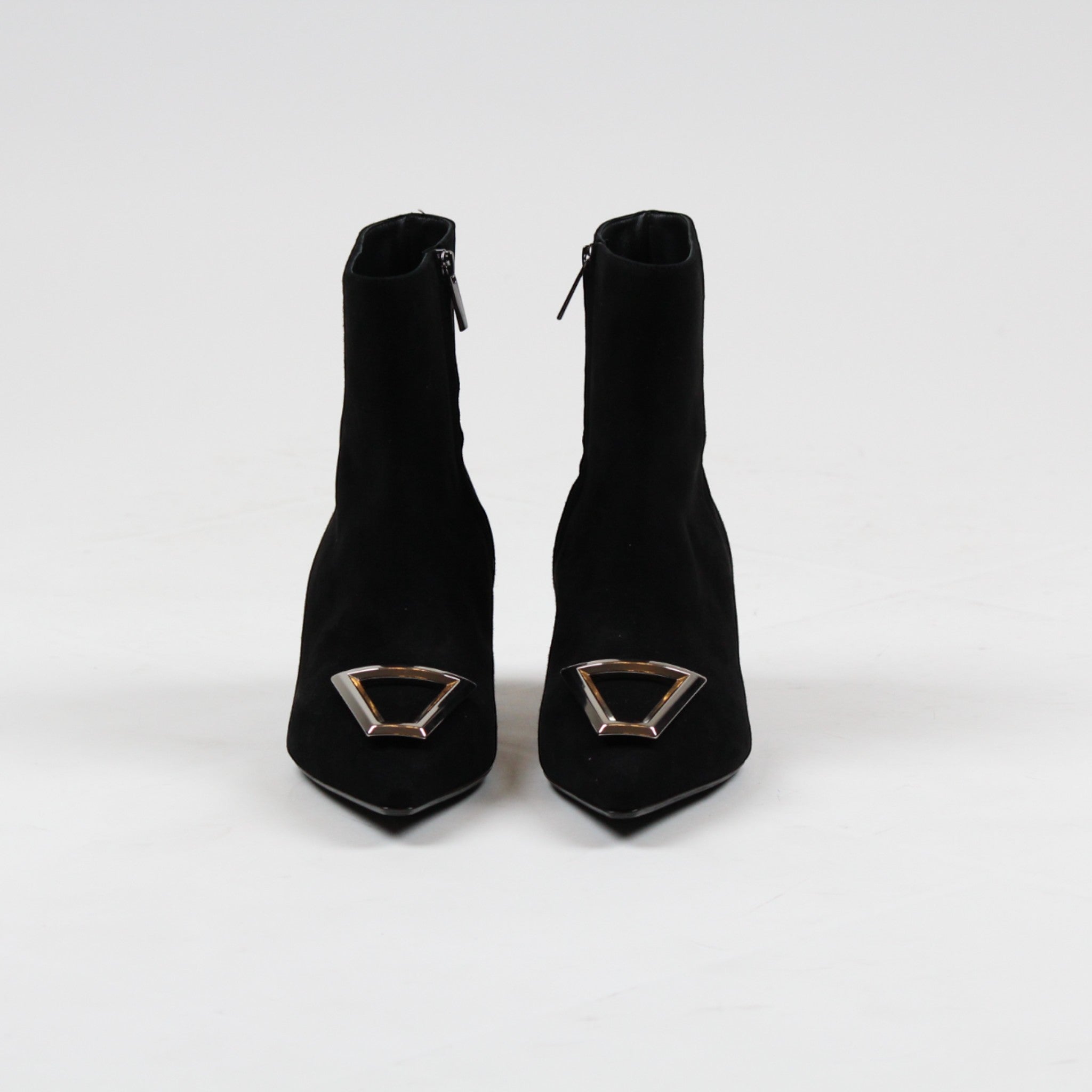 TRONCHETTO ISABY5 IN CAMOSCIO NERO CON ACCESSORIO IN ACCIAIO