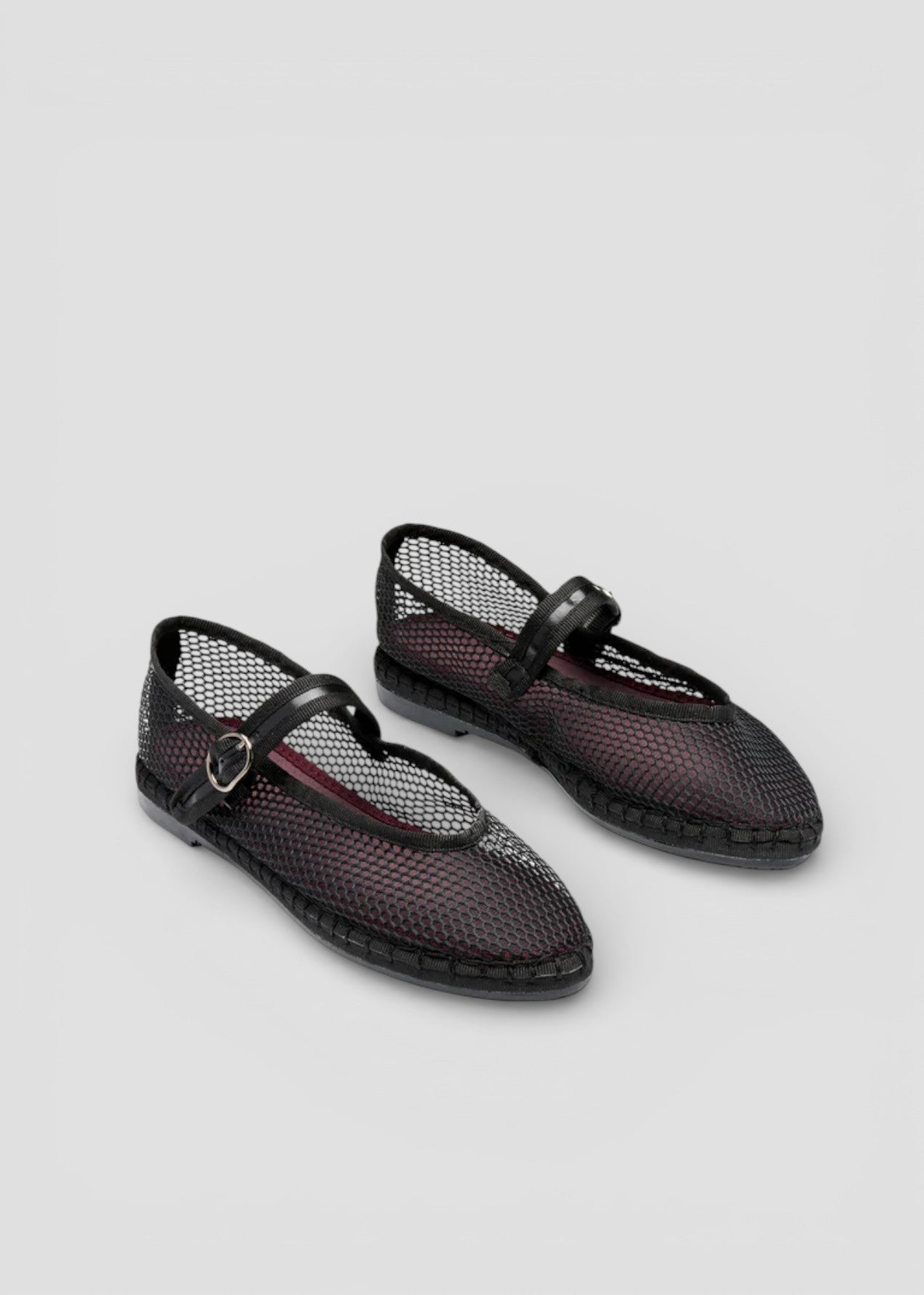 SS26-ISABELLA BALLERINA IN RETE NERA CON SCOLLO A V E PROFILI NERI