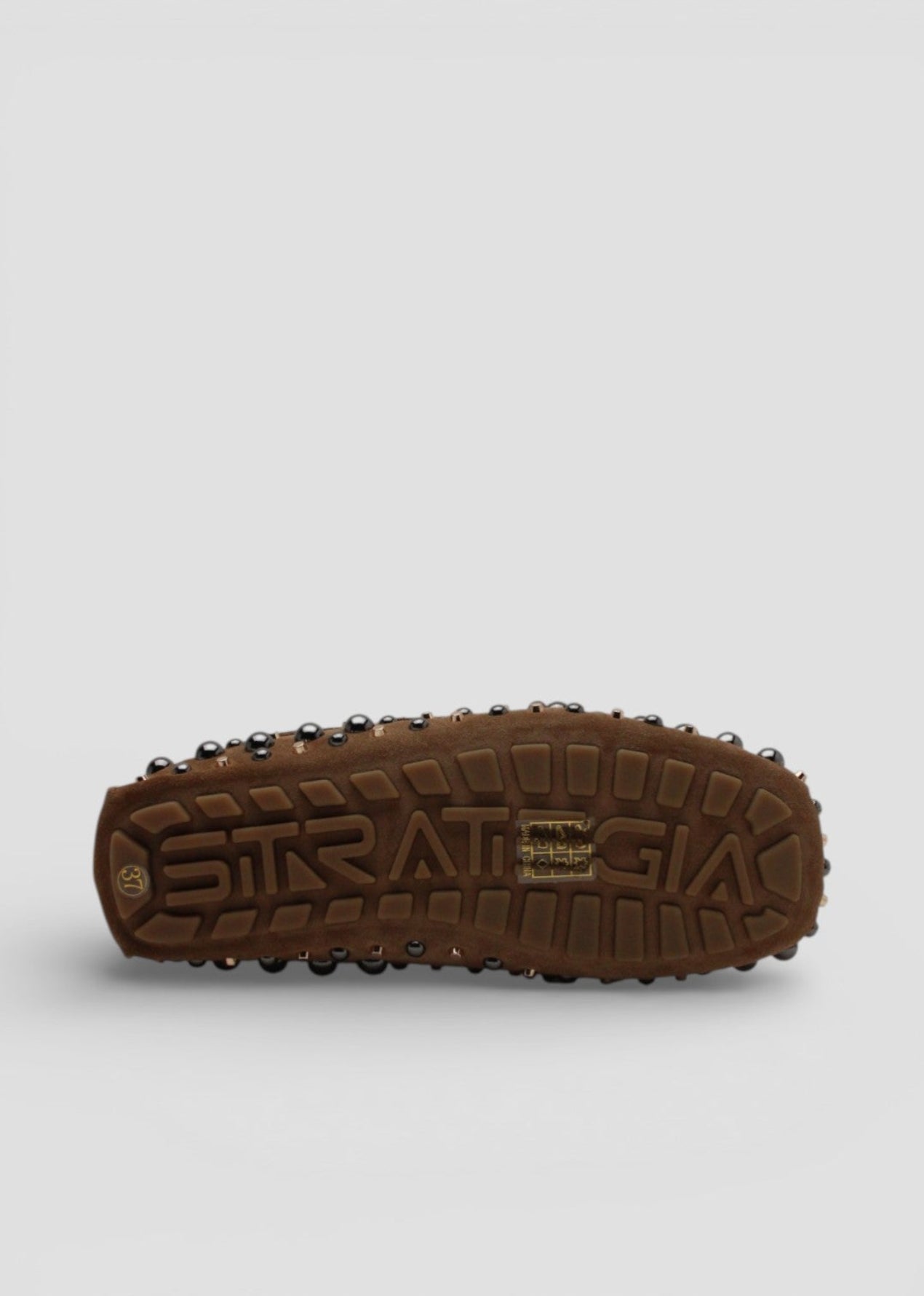 SS26-R50 Mocassino in Suede Cammello con Borchie