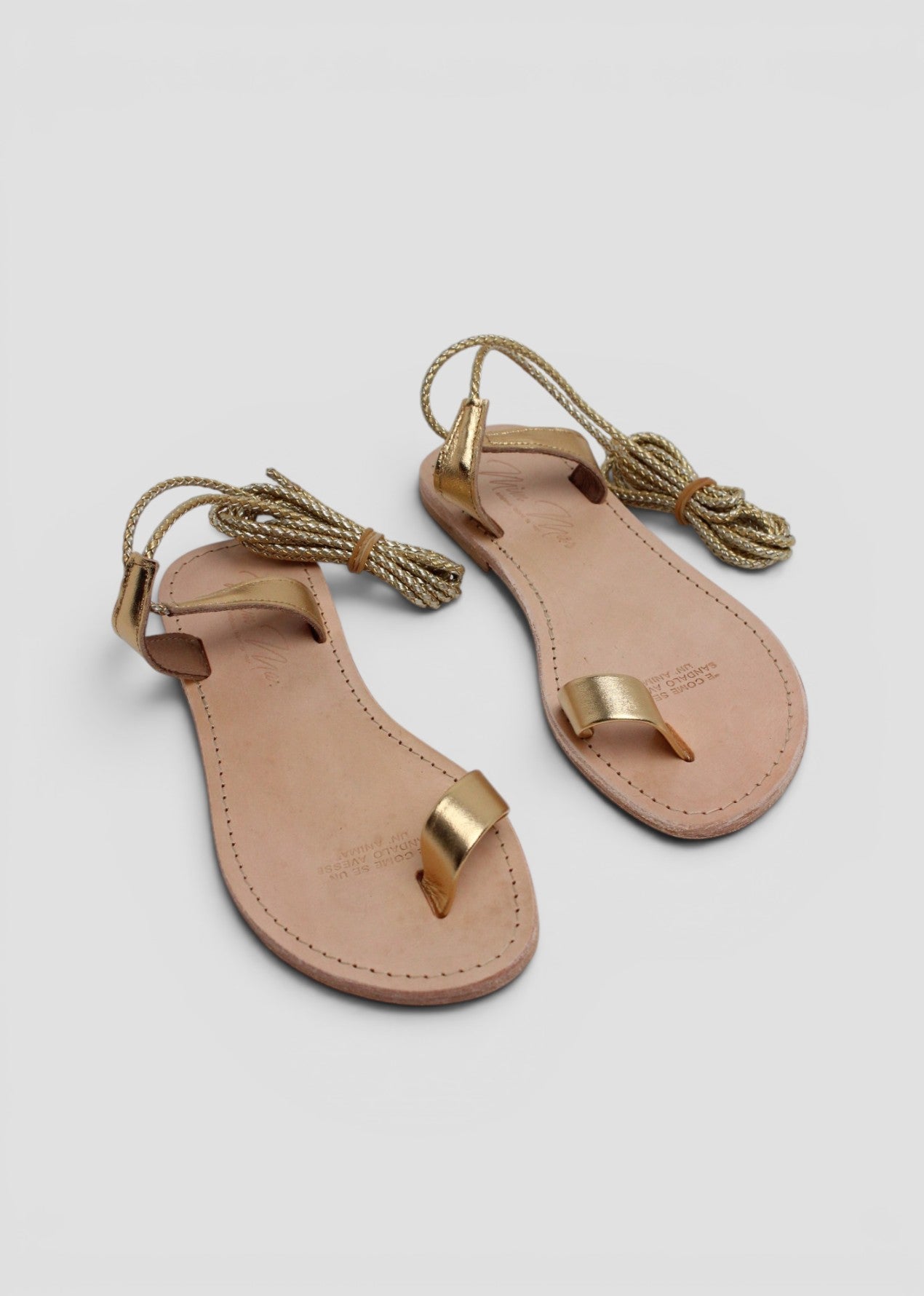 SELVAGGIA – SANDALO INFRADITO ALLACCIATO ALLA SCHIAVA IN PELLE COLOR PLATINO ORO