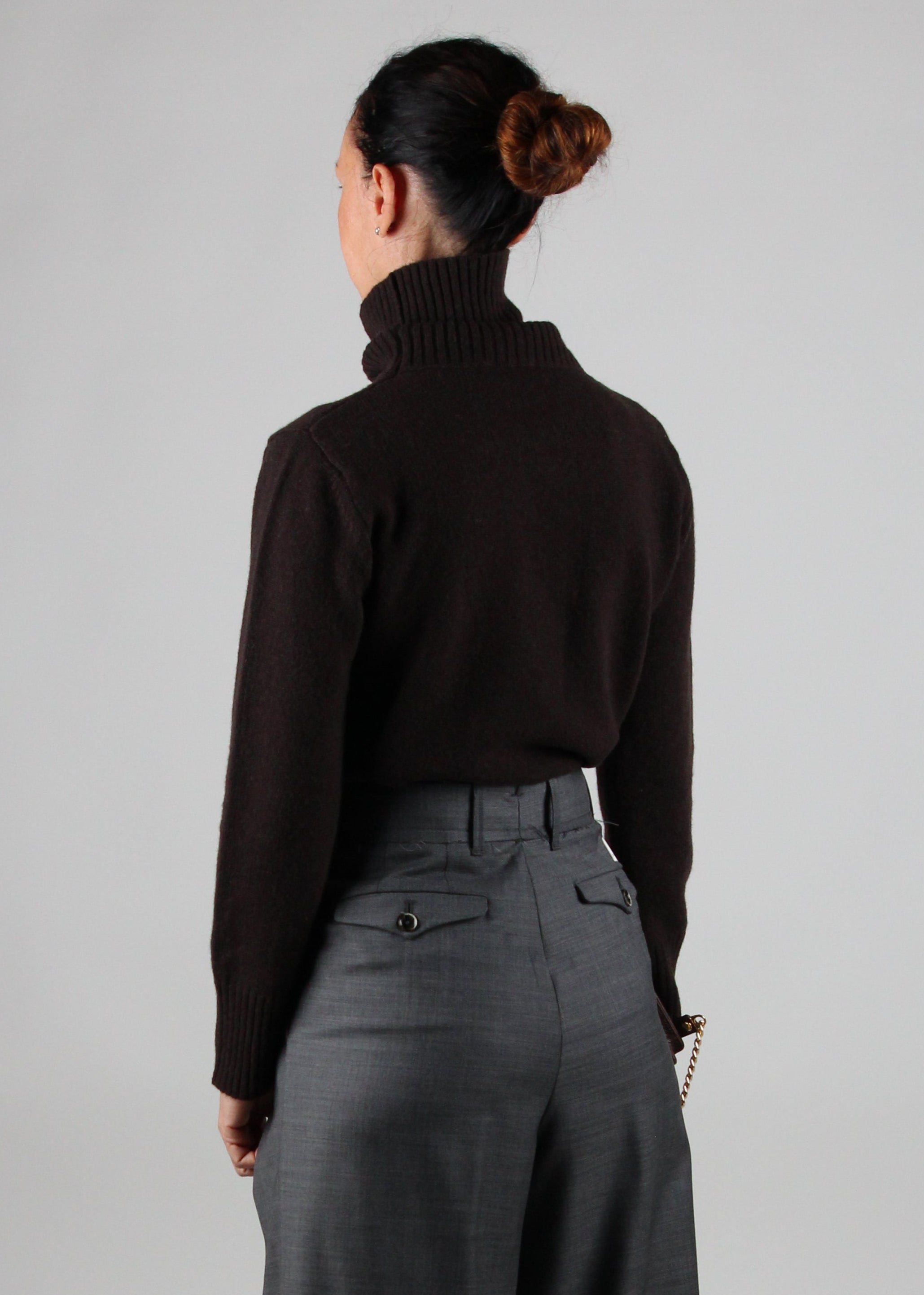 FW25-2631-05-177 MAGLIA DOLCEVITA REGULAR IN LANA E CASHMERE COLORE MORO