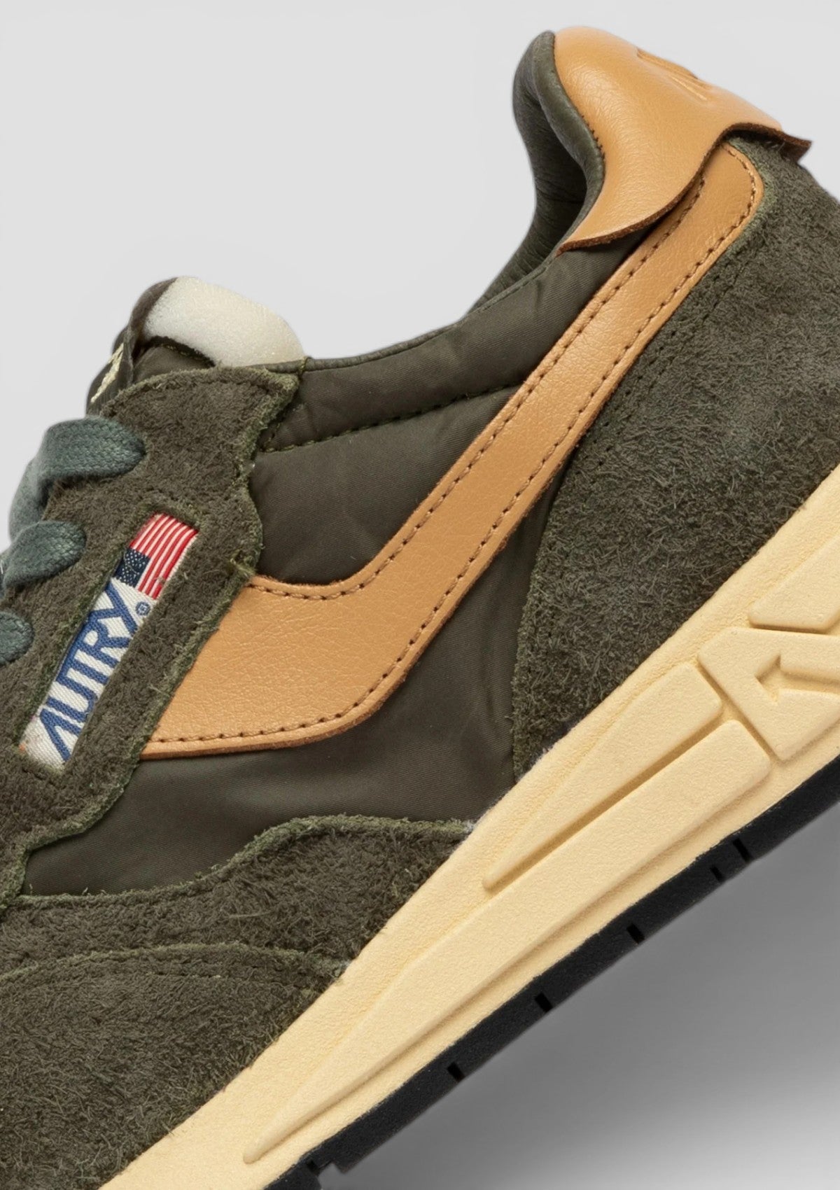 SS26-WWLM-UT44 SNEAKERS REELWIND SUEDE/NAT KAHKI/TAFFY