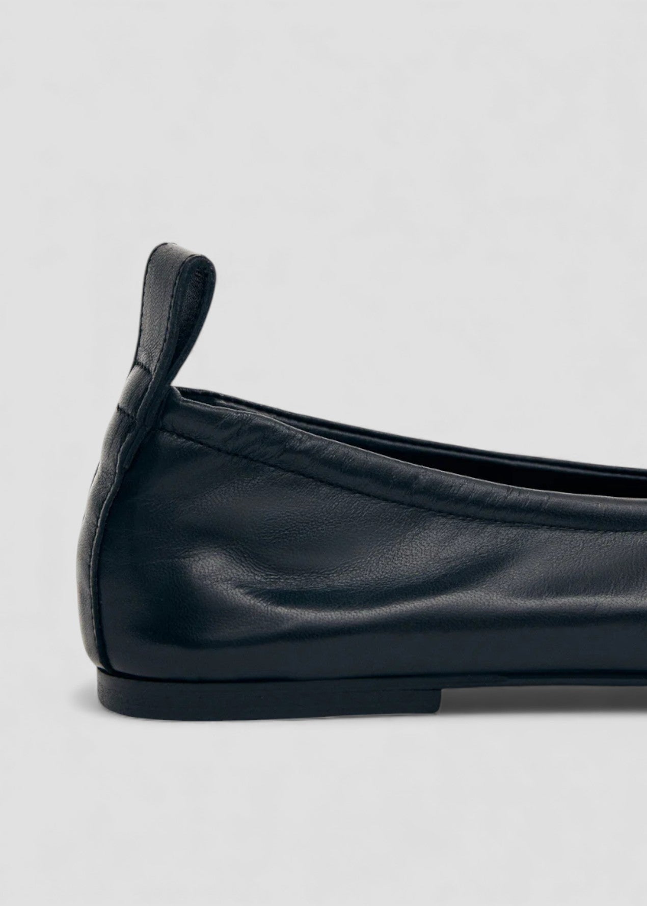 SS26-100303-04. ROSALIND BALLERINA IN PELLE NERA
