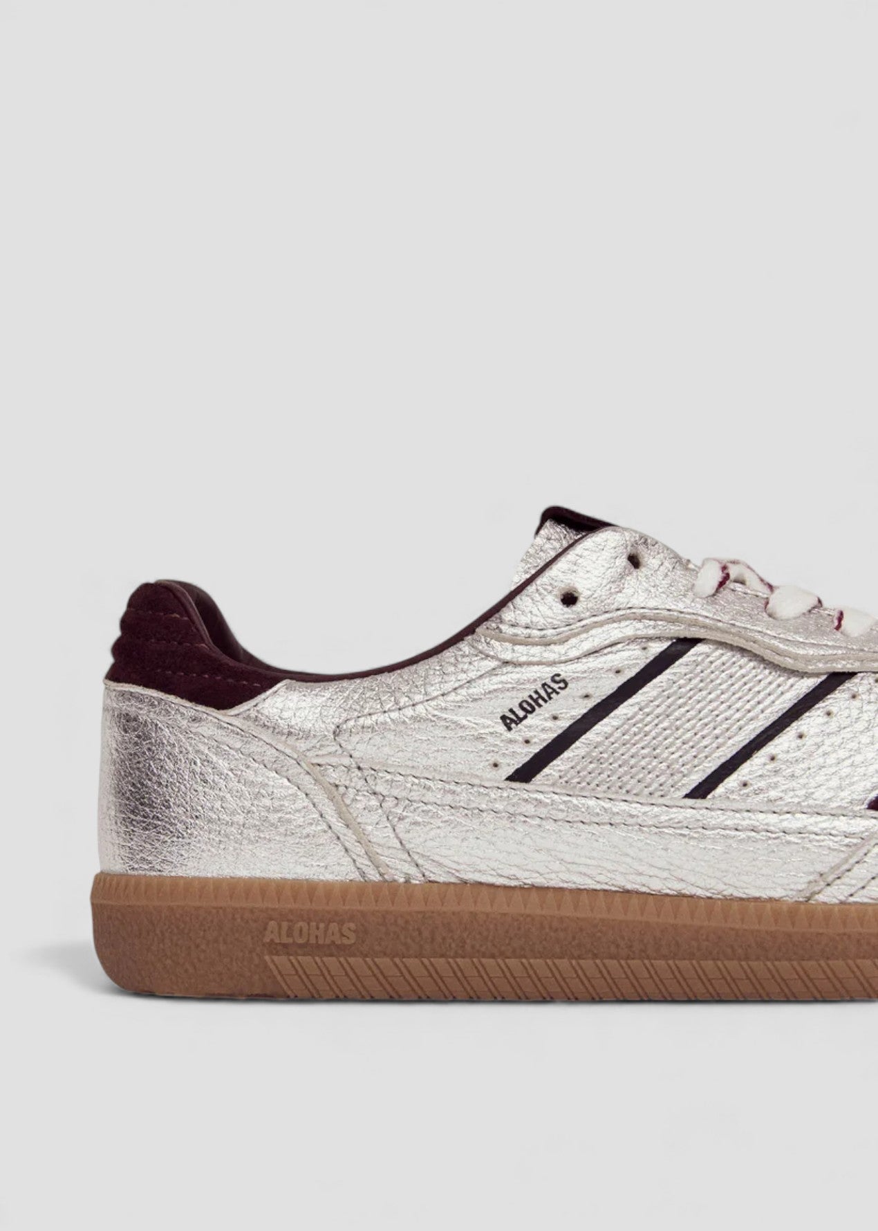 SS26-101208-01. TB.490 SNEAKERS IN PELLE ARGENTATA E BORDEAUX