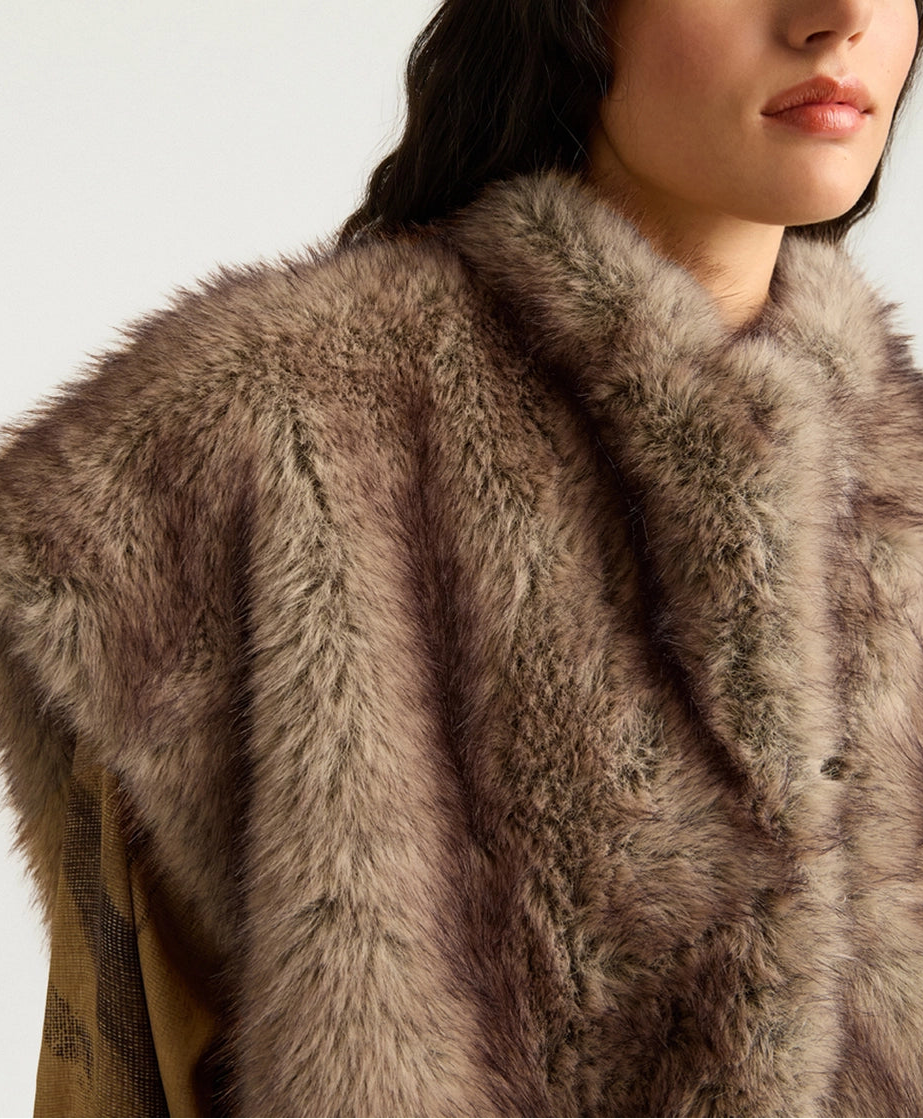 MOCO042-26247MO-0684. MAXI GILET TALULAH IN ECOFUR A PELO LUNGO - MARMOTTA