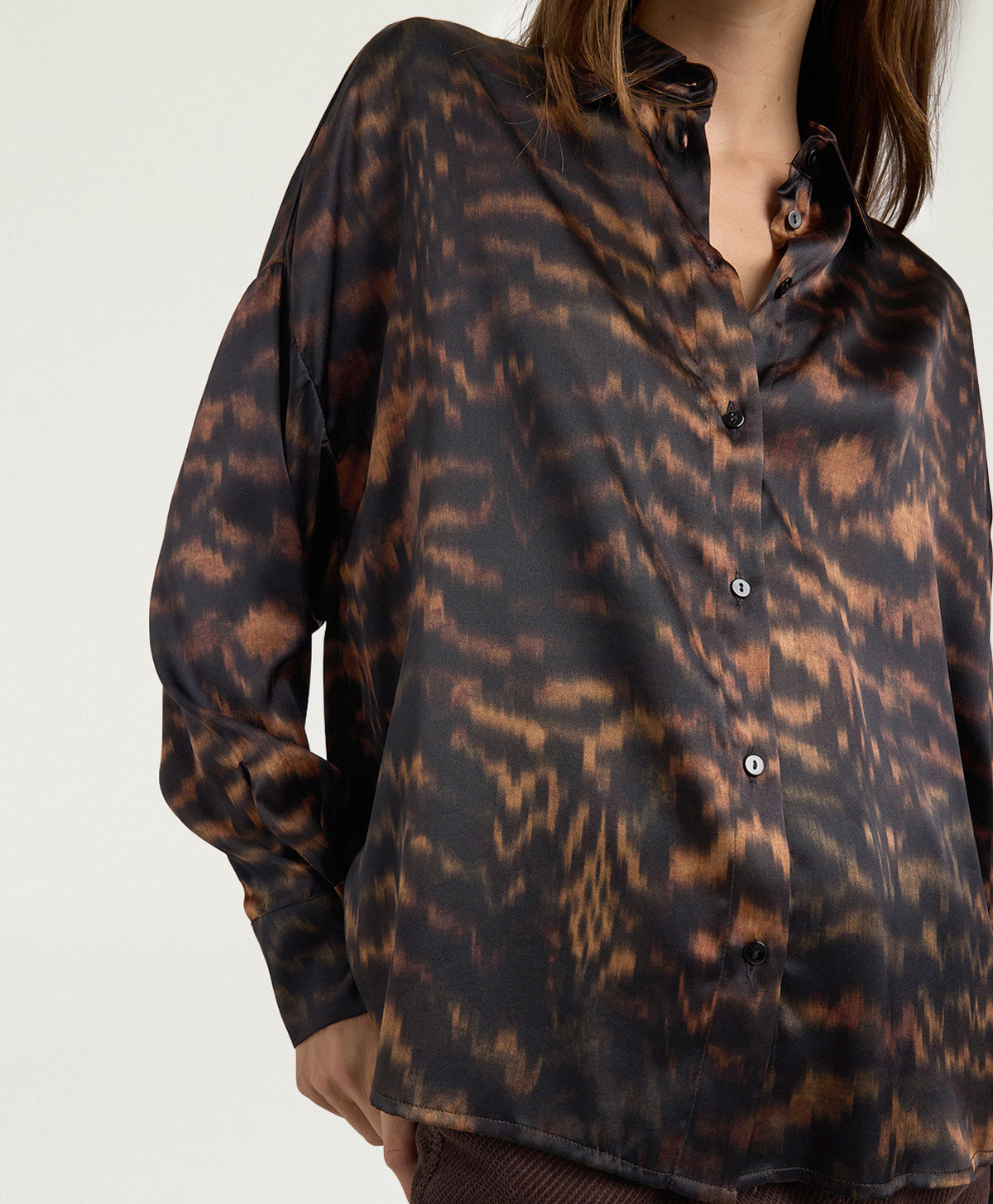 MOSH017-26204MO-9140  CAMICIA FLAU IN RASO STRETCH DI SETA STAMPATA - NERO/CARAMELLO