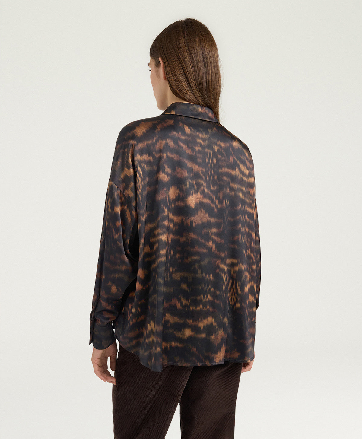 MOSH017-26204MO-9140  CAMICIA FLAU IN RASO STRETCH DI SETA STAMPATA - NERO/CARAMELLO