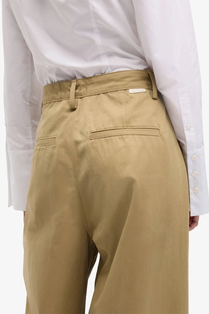 FW25-7UX20F07 JEANS PLEATED WIDE TROUSER TWILL SAND STORM