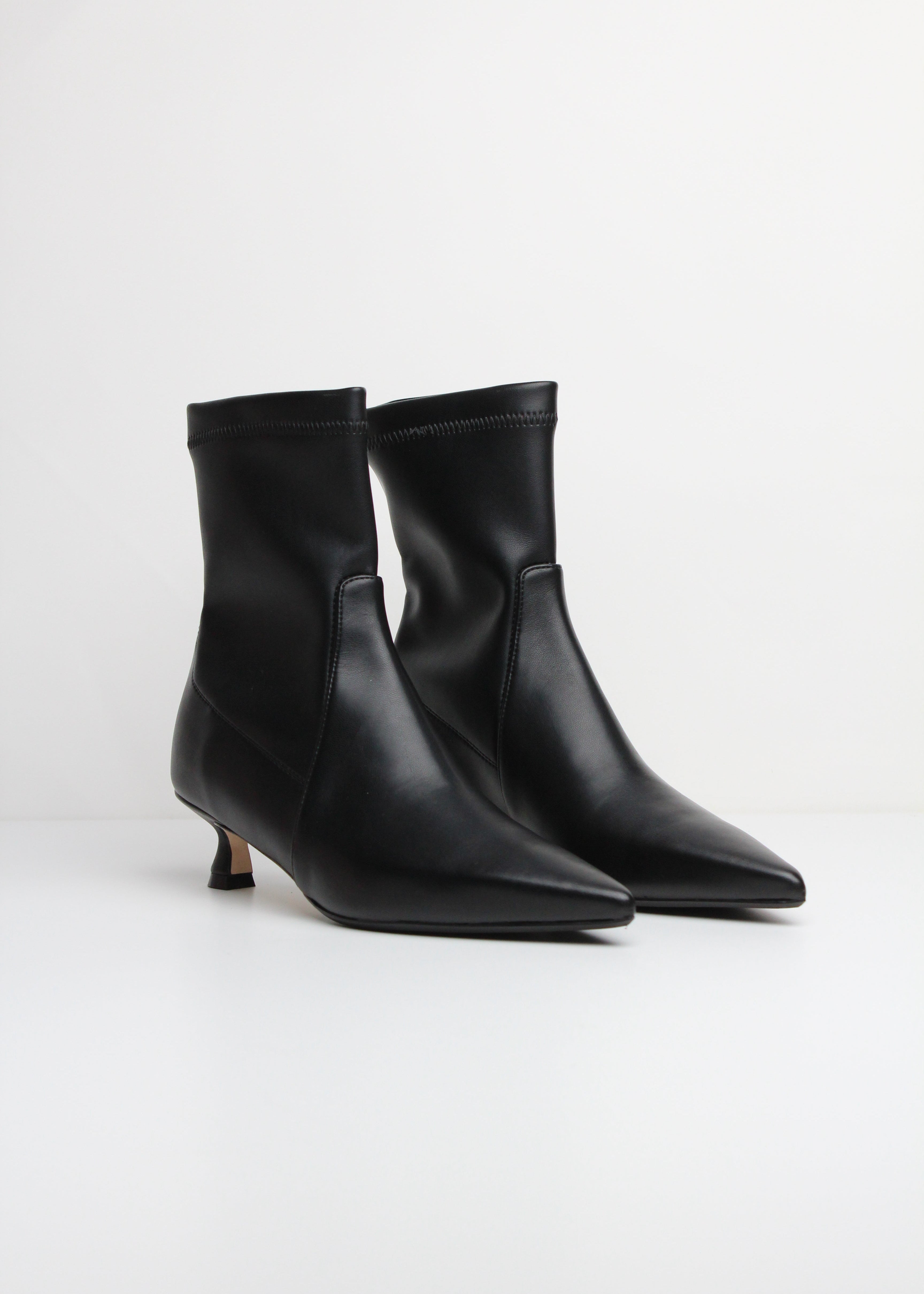FW25 9800B  STIVALETTO IN NAPPA NERA CON TOMAIA ELASTICIZZATA