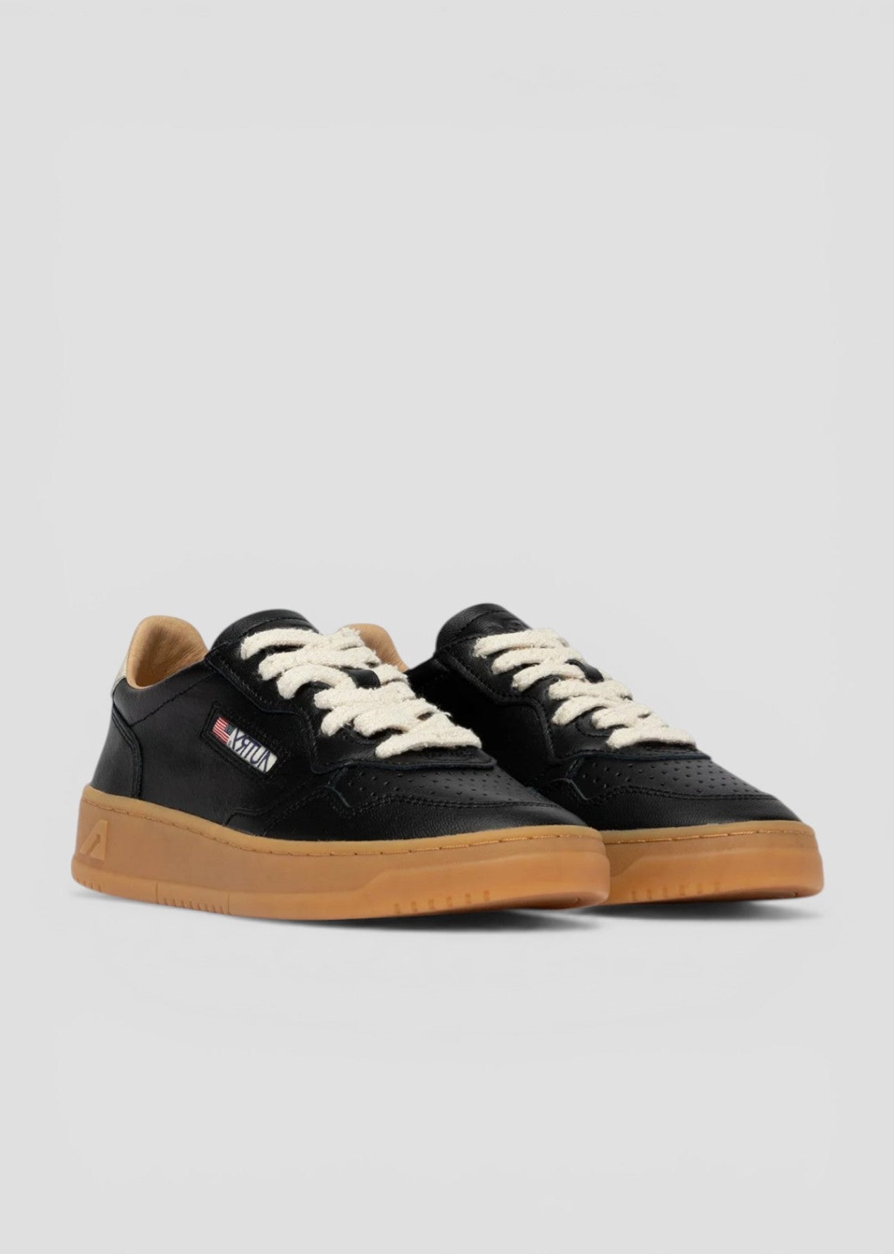 SS26-AULM-BD04 SNEAKERS MEDALIST LEATHER/NABUK BLACK/MARSHMALLOW