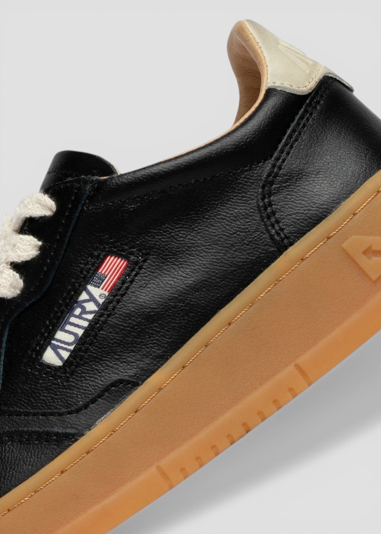 AULM-BD04 SNEAKERS MEDALIST LEATHER/NABUK BLACK/MARSHMALLOW