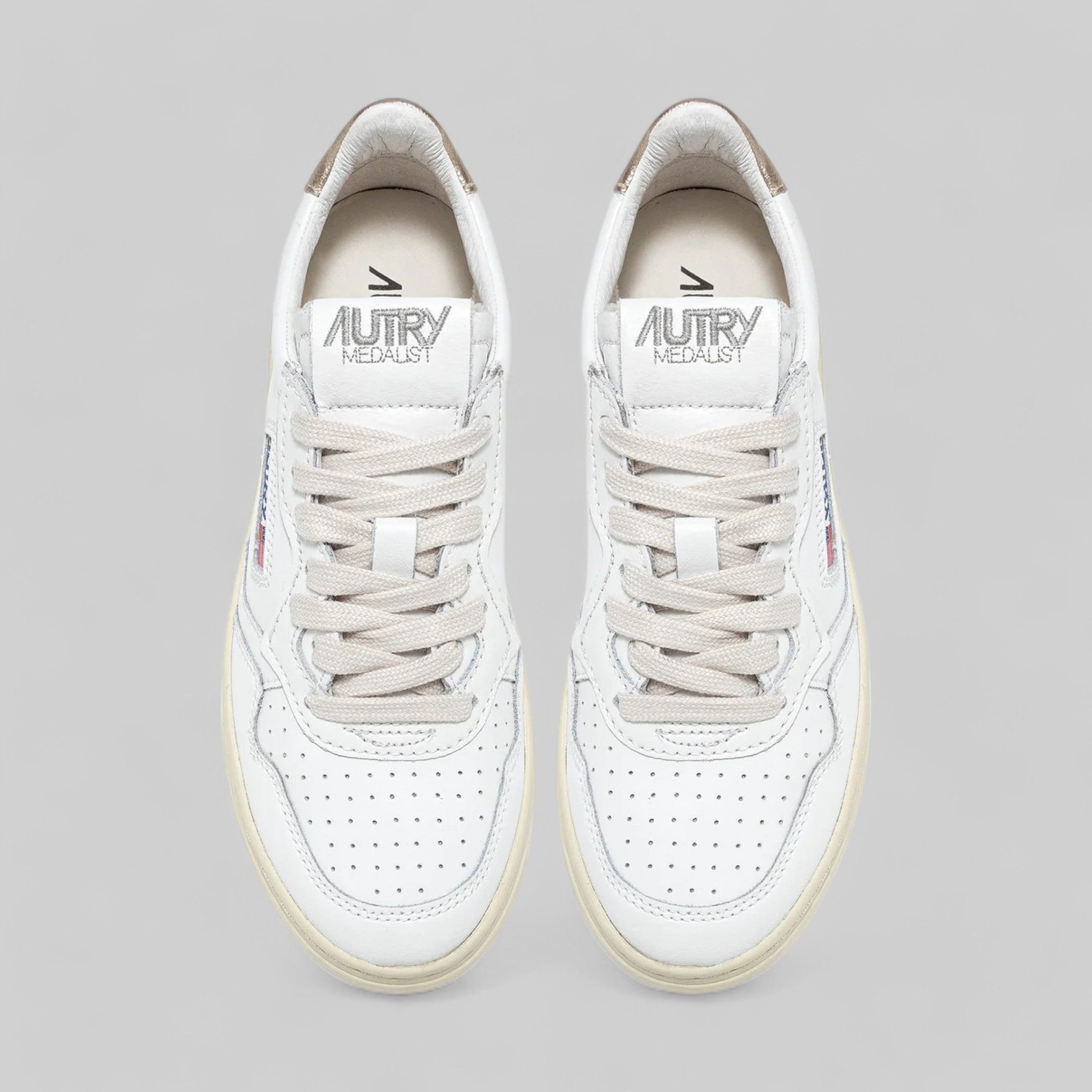 SNEAKERS AULW-LL06  MEDALIST LOW IN PELLE BIANCA E METALLIZZATA ORO