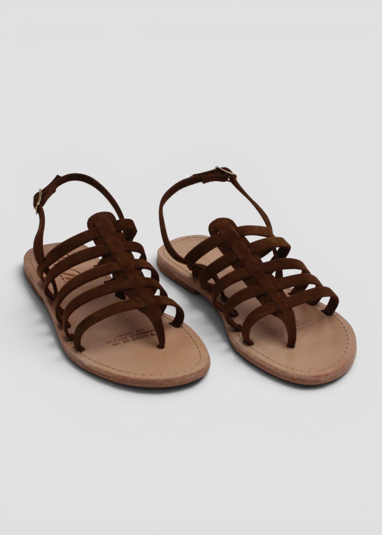 CALLIOPE – SANDALO ARTIGIANALE IN SUEDE NOCCIOLA