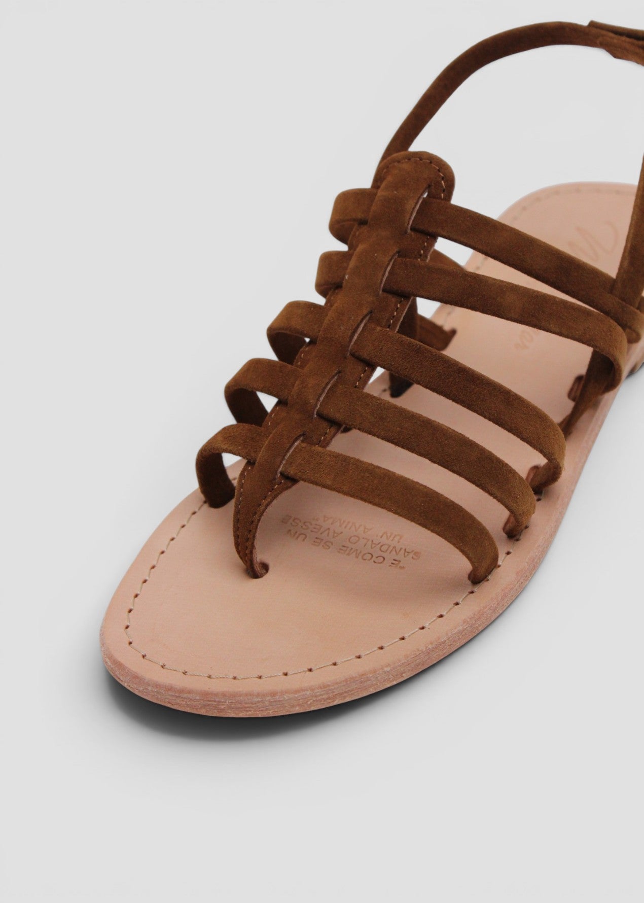 CALLIOPE – SANDALO ARTIGIANALE IN SUEDE NOCCIOLA