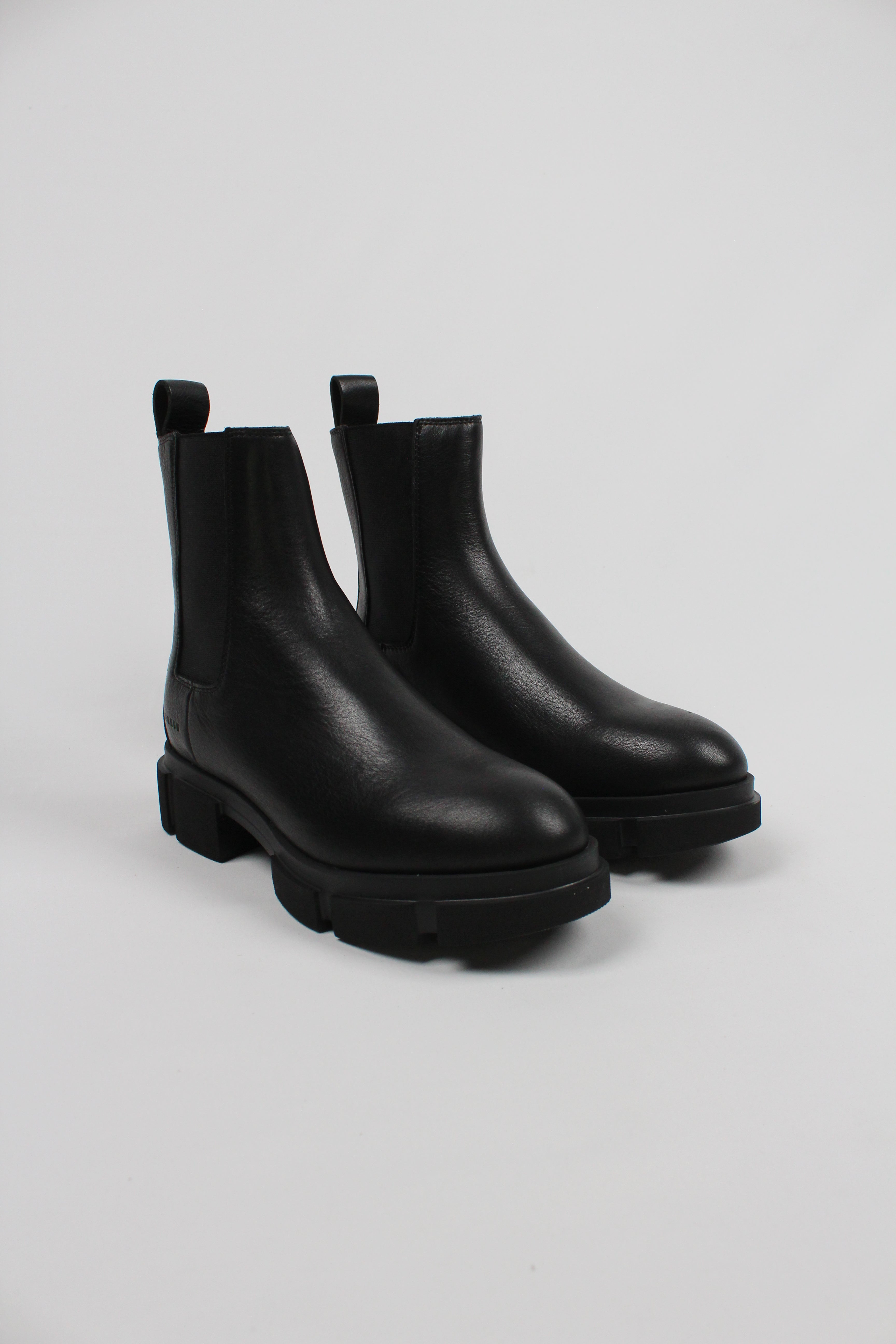 CHP570/VIT STIVALETTO CHELSEA IN NUBUK COL NERO