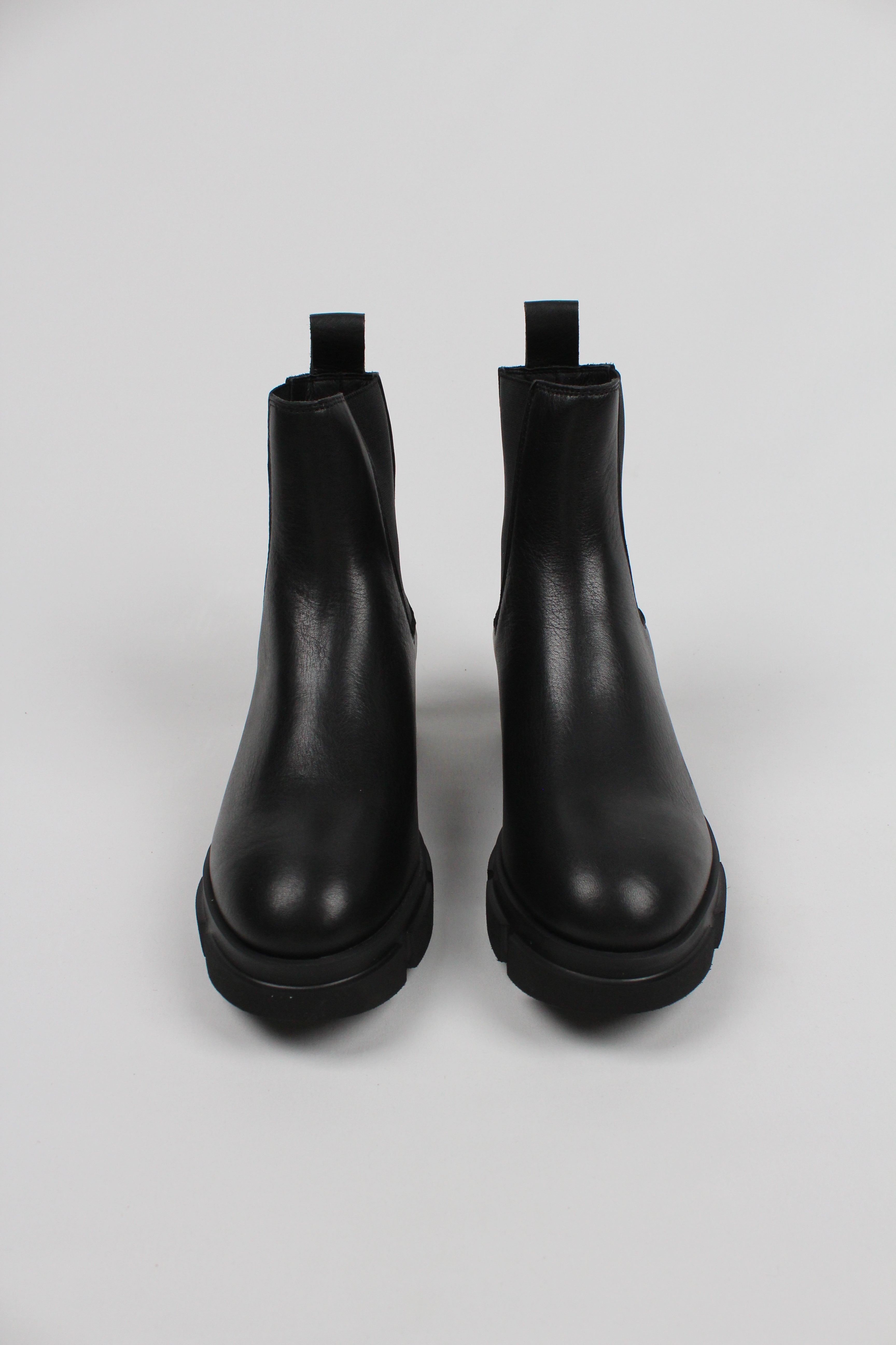 CHP570/VIT STIVALETTO CHELSEA IN NUBUK COL NERO