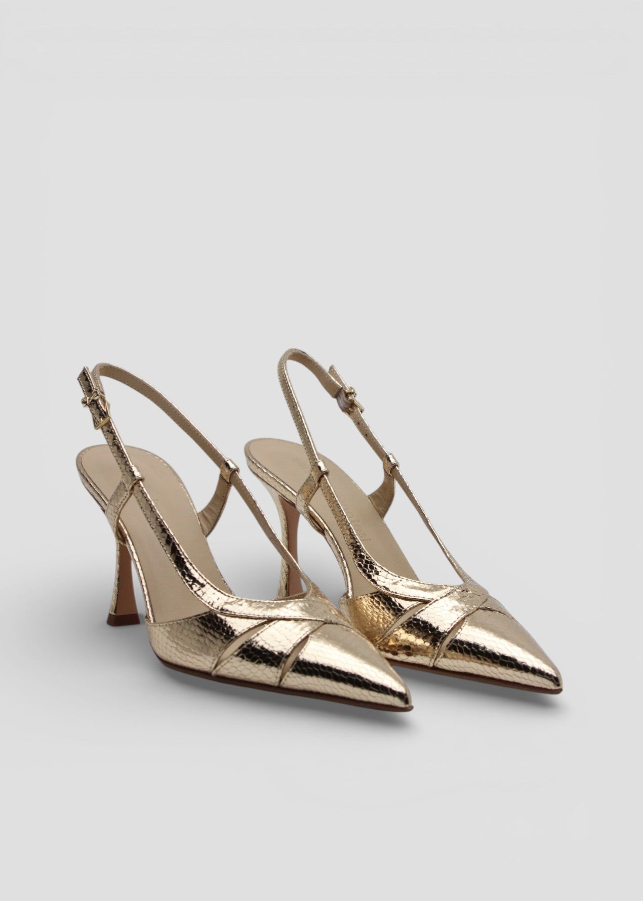 SS26-DESIRE6 SLINGBACK  ASPIS PLATINO