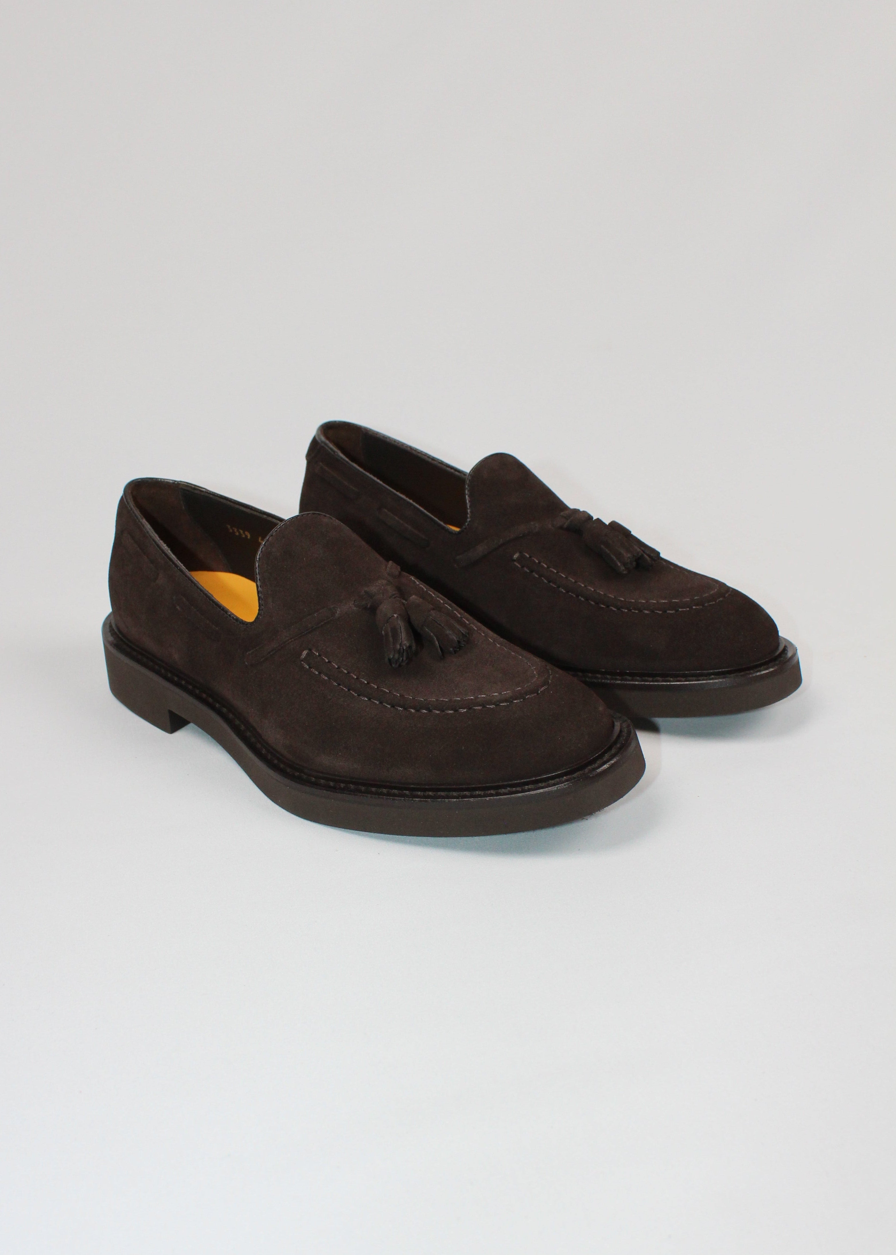 AI/SS25-DU3339VEROUF009TM23. MOCASSINO CON NAPPINE IN SUEDE MARRONE "TERRE"