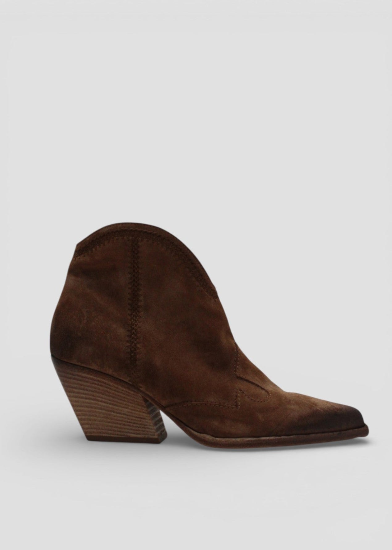 SS26-E4735  Texano Basso alla Caviglia in Suede Cammello