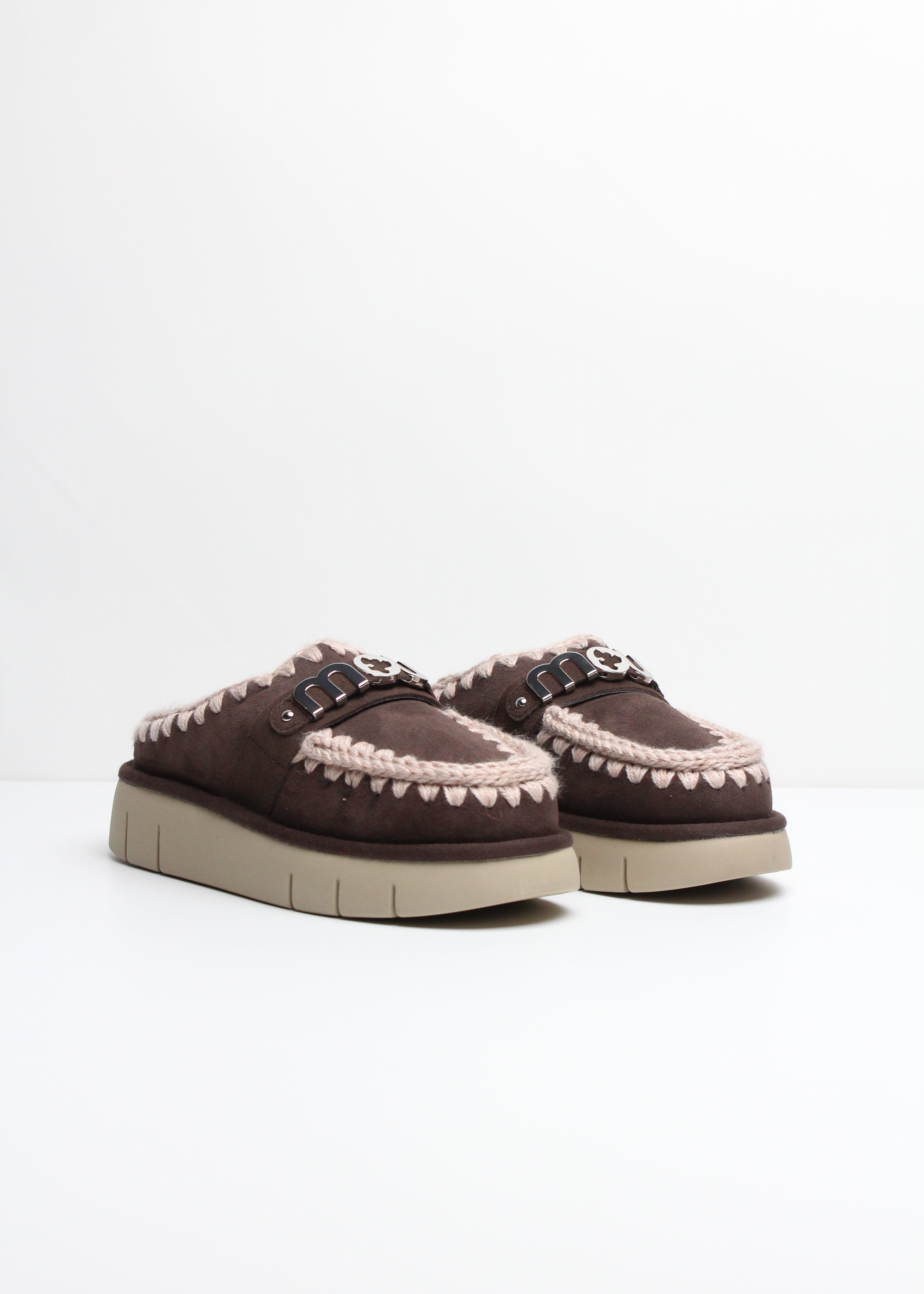 FW25-MU-FW531001A BOUNCE CLOG METAL LOGO  COLORE MOCHA