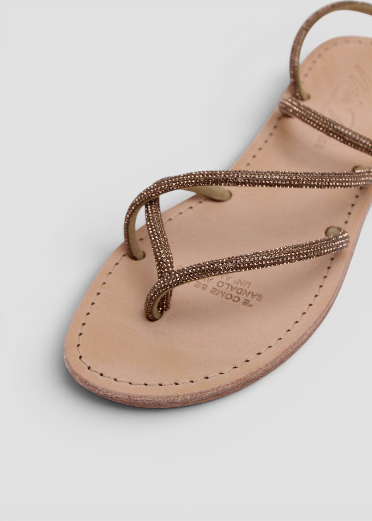 GEMMA – SANDALO INFRADITO IN STRASS COLOR ORO CON CINTURINO ALLA CAVIGLIA