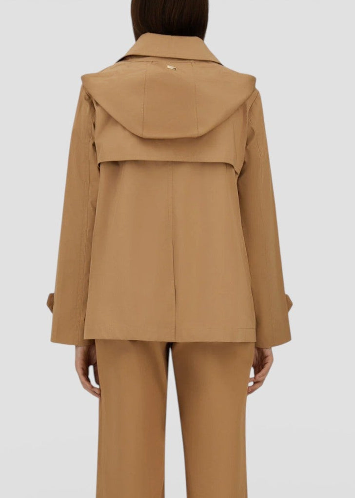 SS26-IM000177D-13238  TRENCH CORTO DEAN CAMMELLO