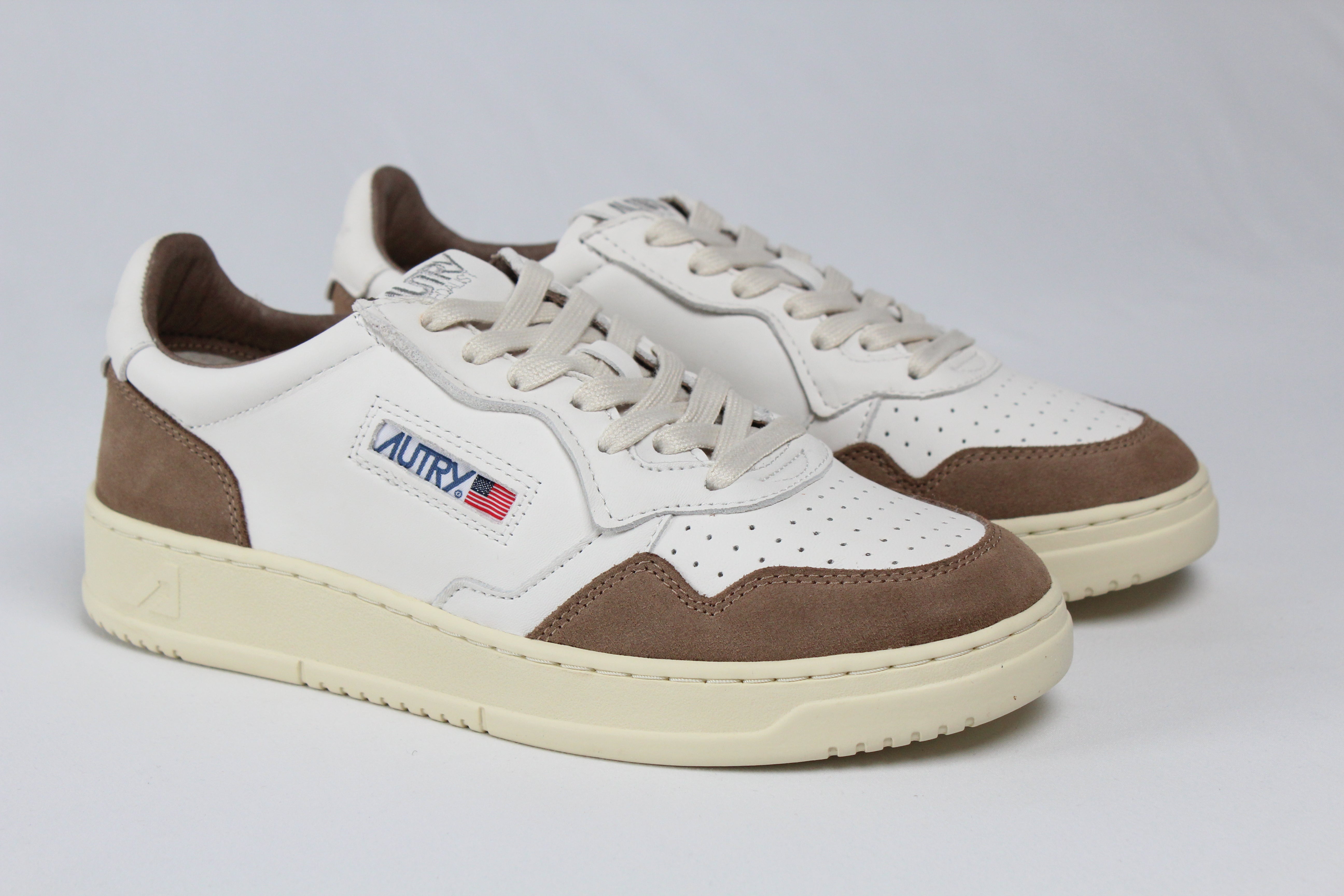 AI/SS25 AULM-GS43  SNEAKERS MEDALIST GOAT/SUEDE WHT/TABACCO