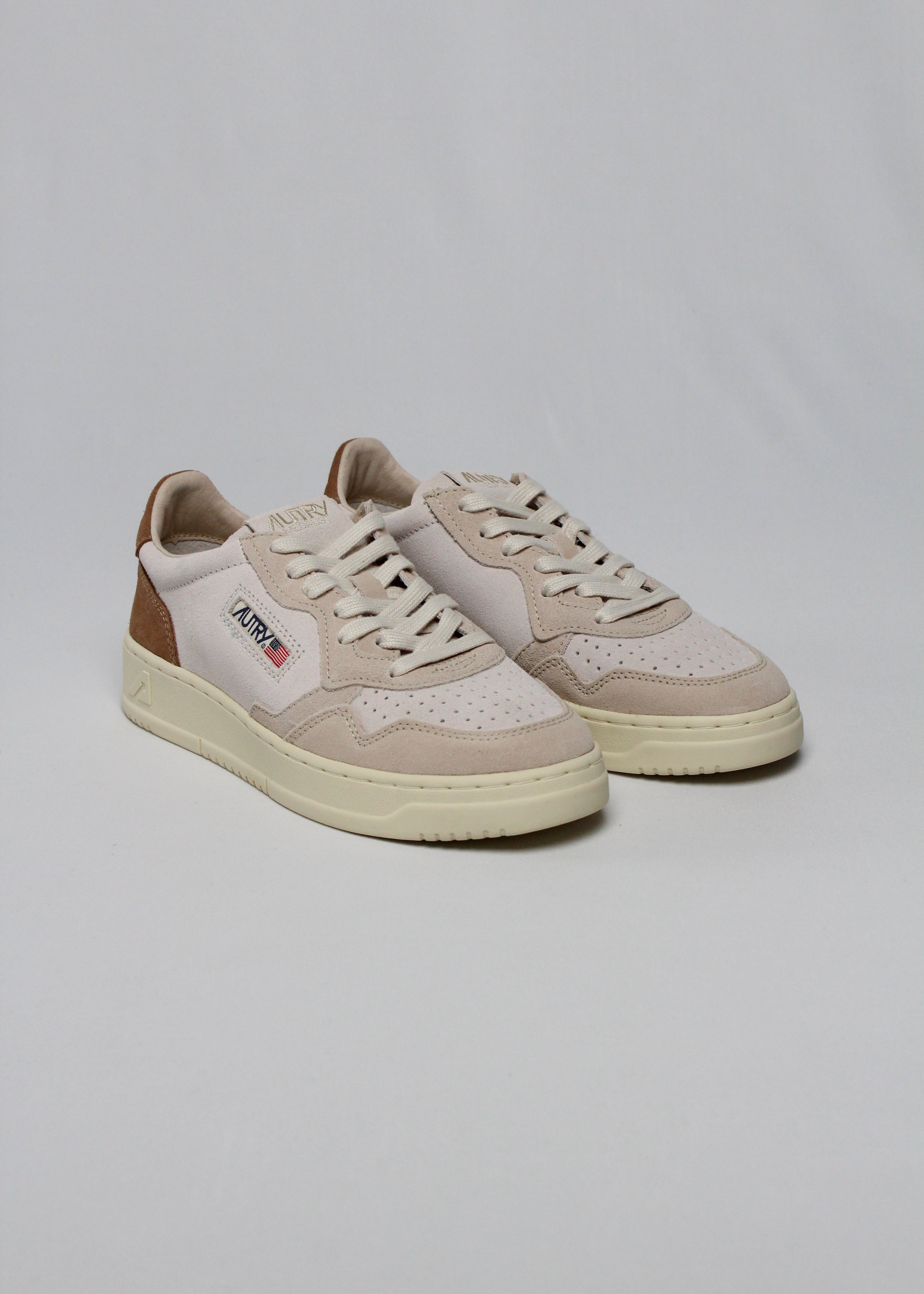 AI/SS25 AULW-TS01  SNEAKERS MEDALIST  TRIC/SUEDE SND/CIGAR