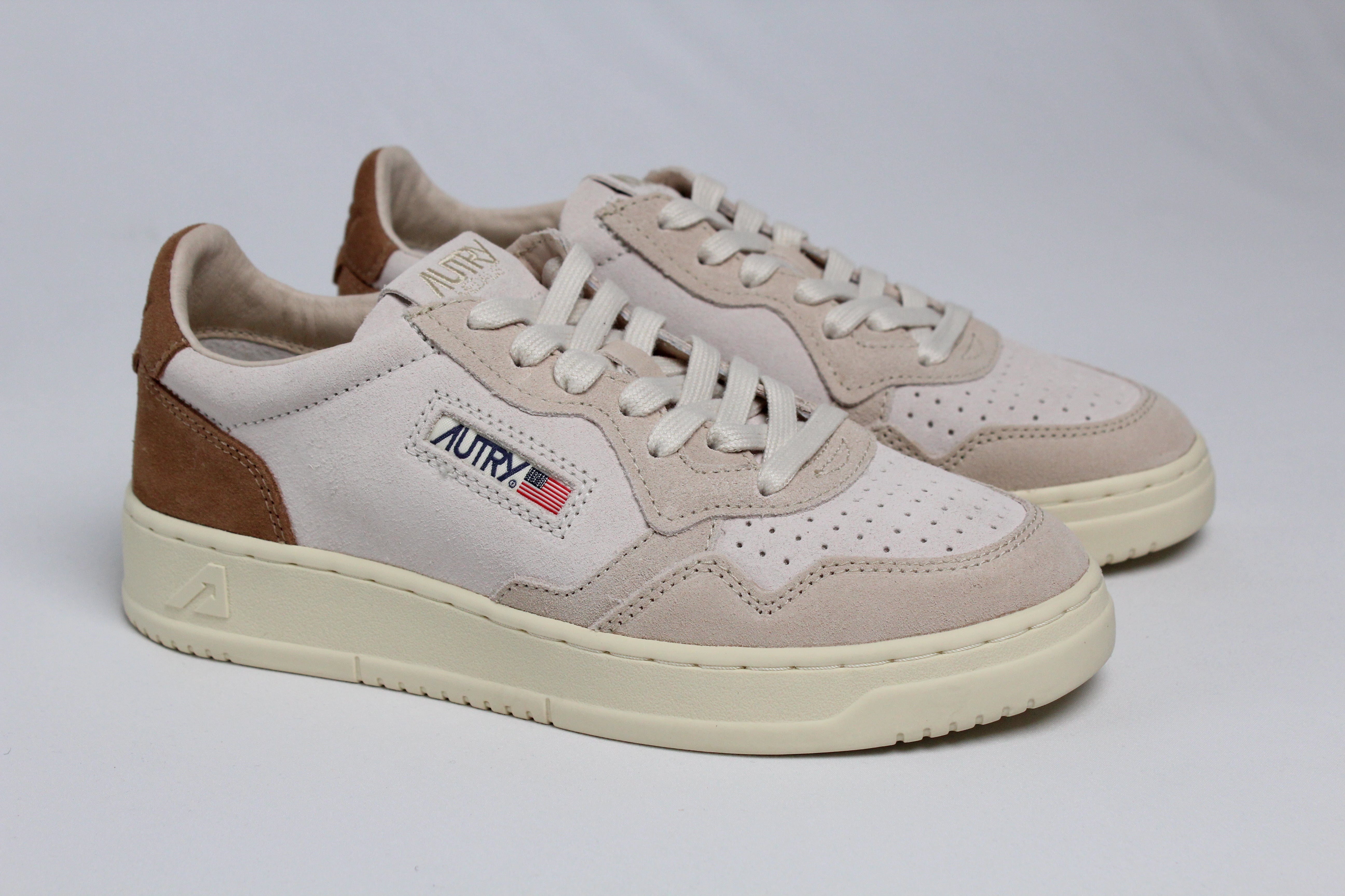 AI/SS25 AULW-TS01  SNEAKERS MEDALIST  TRIC/SUEDE SND/CIGAR