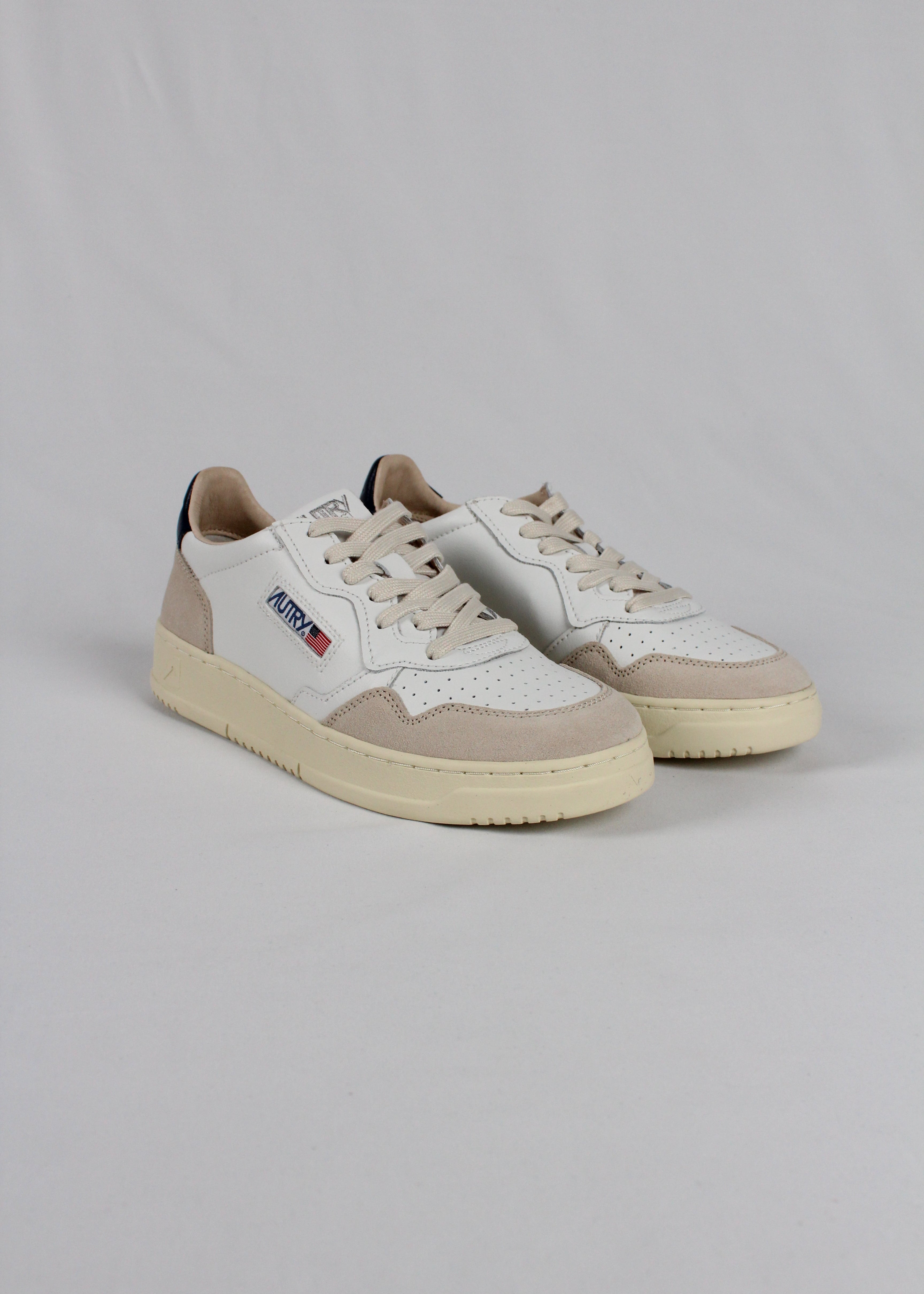 AI/SS25 AULM-LS28  SNEAKERS MEDALIST LEAT/SUEDE WHT/BLU