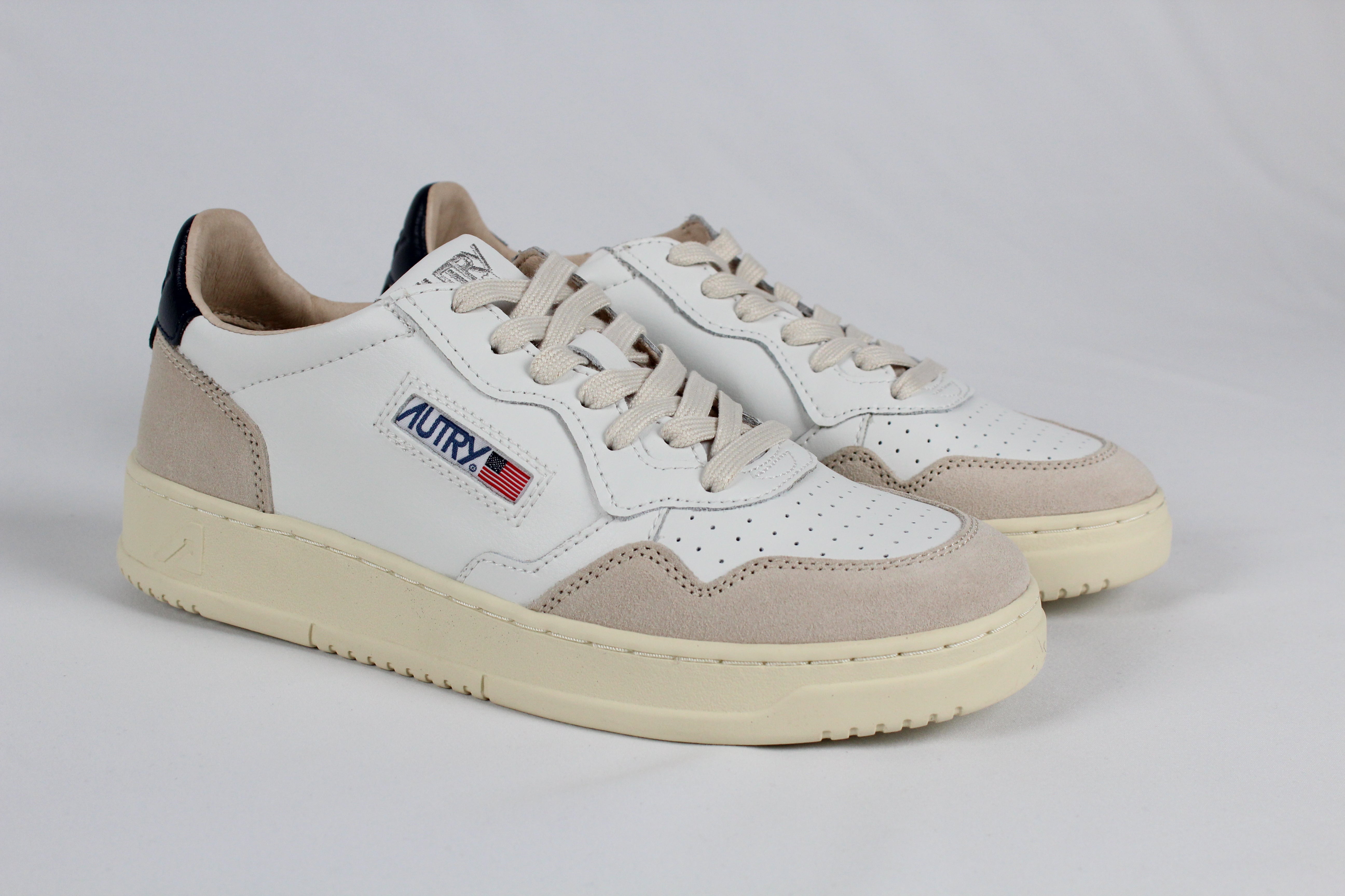 AI/SS25 AULM-LS28  SNEAKERS MEDALIST LEAT/SUEDE WHT/BLU
